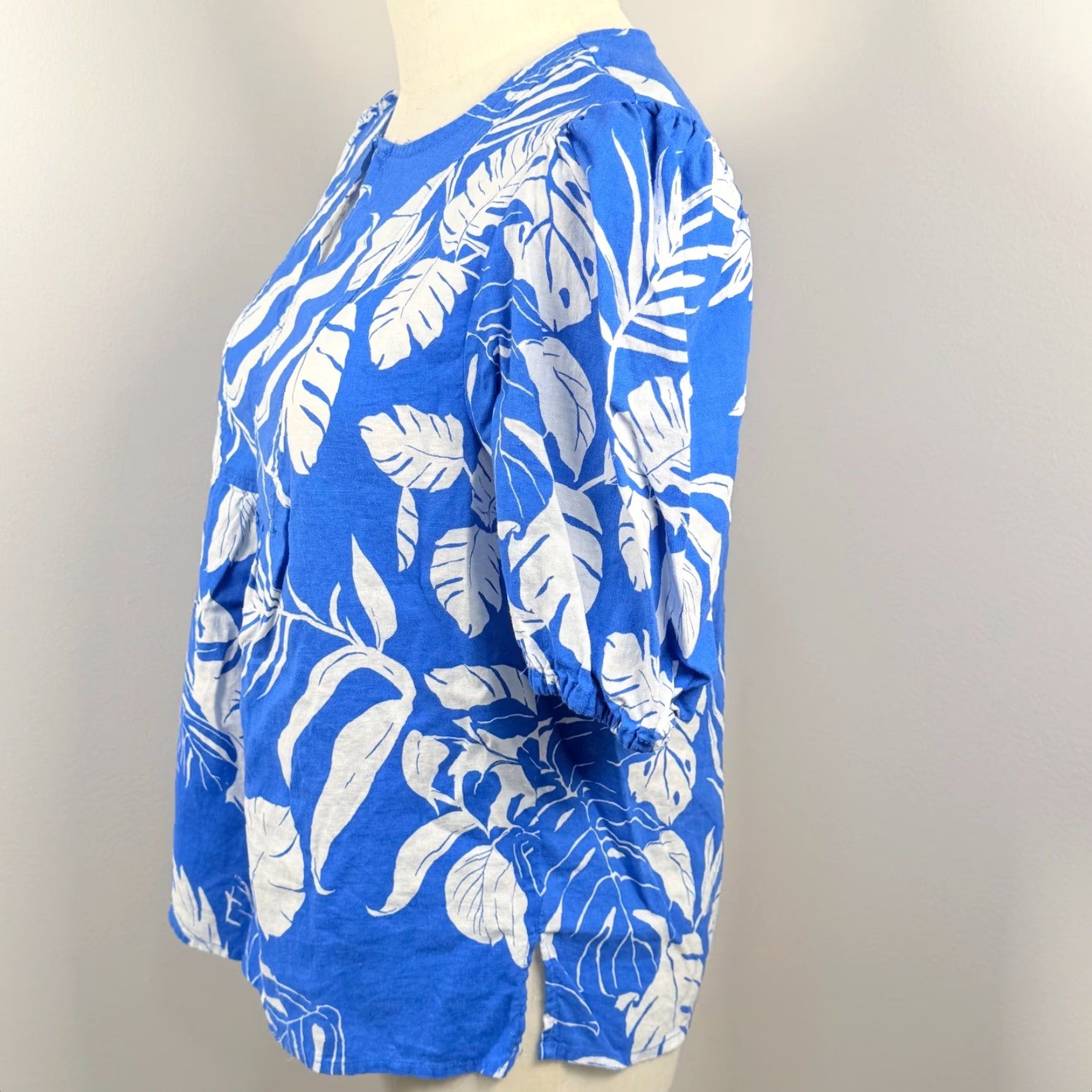 Panama Jack Panama Jack Blouse Womens Small Blue White Tropical Linen Blend Puff Sleeve Boho Shirt V-Neck Casual Summer Seasonal Womens Size S / US 4 / IT 40 - 2 Thumbnail
