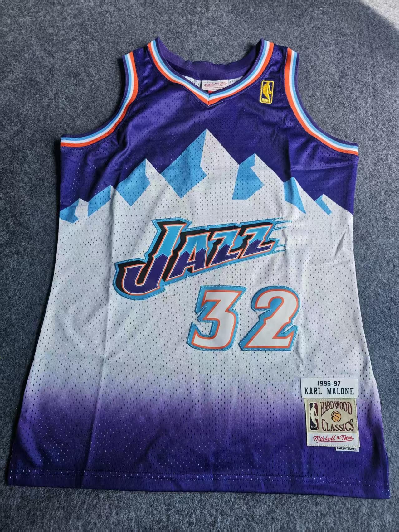 NBA 1996 97 Utah Jazz 32 Karl Malone Jersey Size US M / EU 48-50 / 2 - 1 Thumbnail