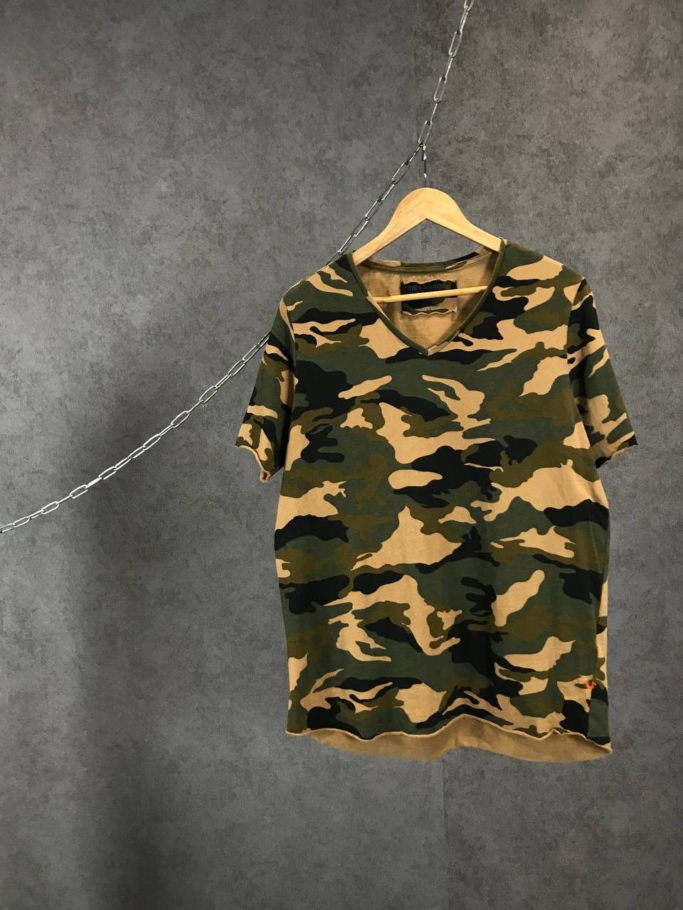 True Religion True Religion japanese v neck camo tee Size US L / EU 52-54 / 3 - 1 Thumbnail