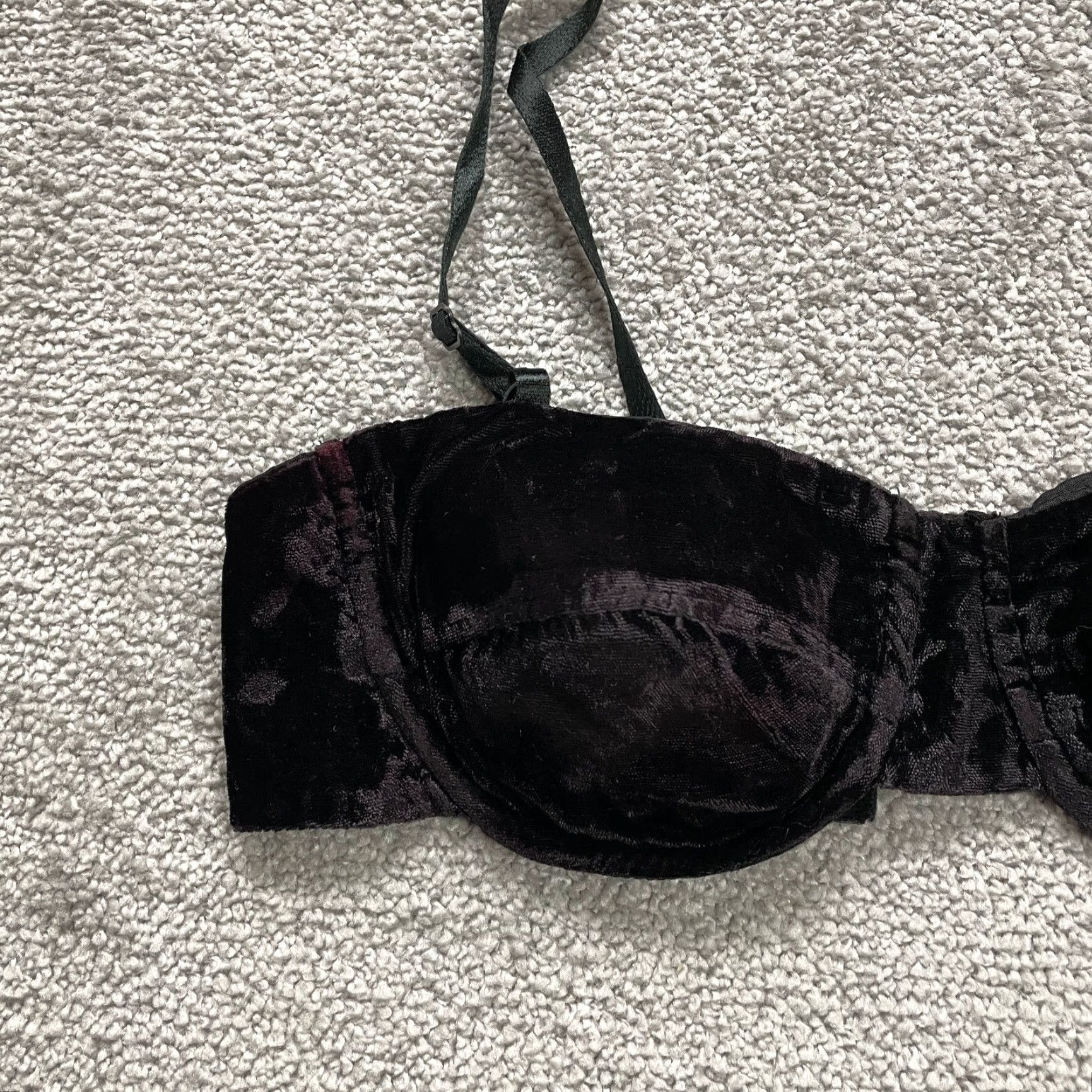Vintage VINTAGE Studio J Bra Womens Small C Solid Dark Purple Velvet Bralette Wireless Hook & Eye Back Closure 90s Theme Womens/Girls Size ONE SIZE - 2 Thumbnail