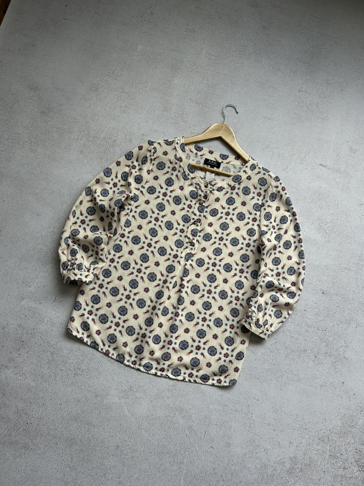 A.P.C. × Designer A.P.C. Premium women's flower drawings blouse size S Size S / US 4 / IT 40 - 2 Thumbnail