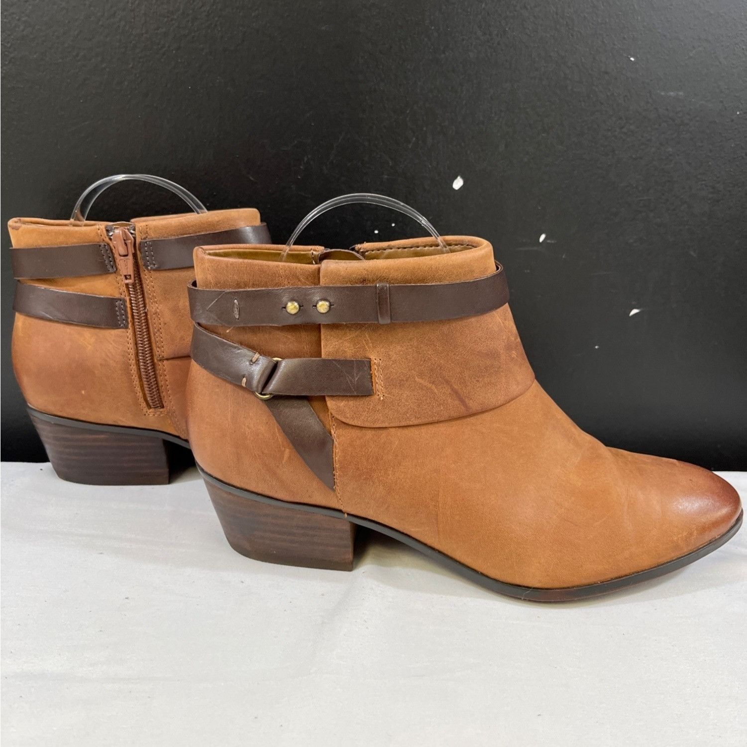 Clarks Clarks Womens Tan Ankle Heel Boots Size 8.5M SKU 6601 Size US 8.5 / IT 38.5 - 1 Thumbnail