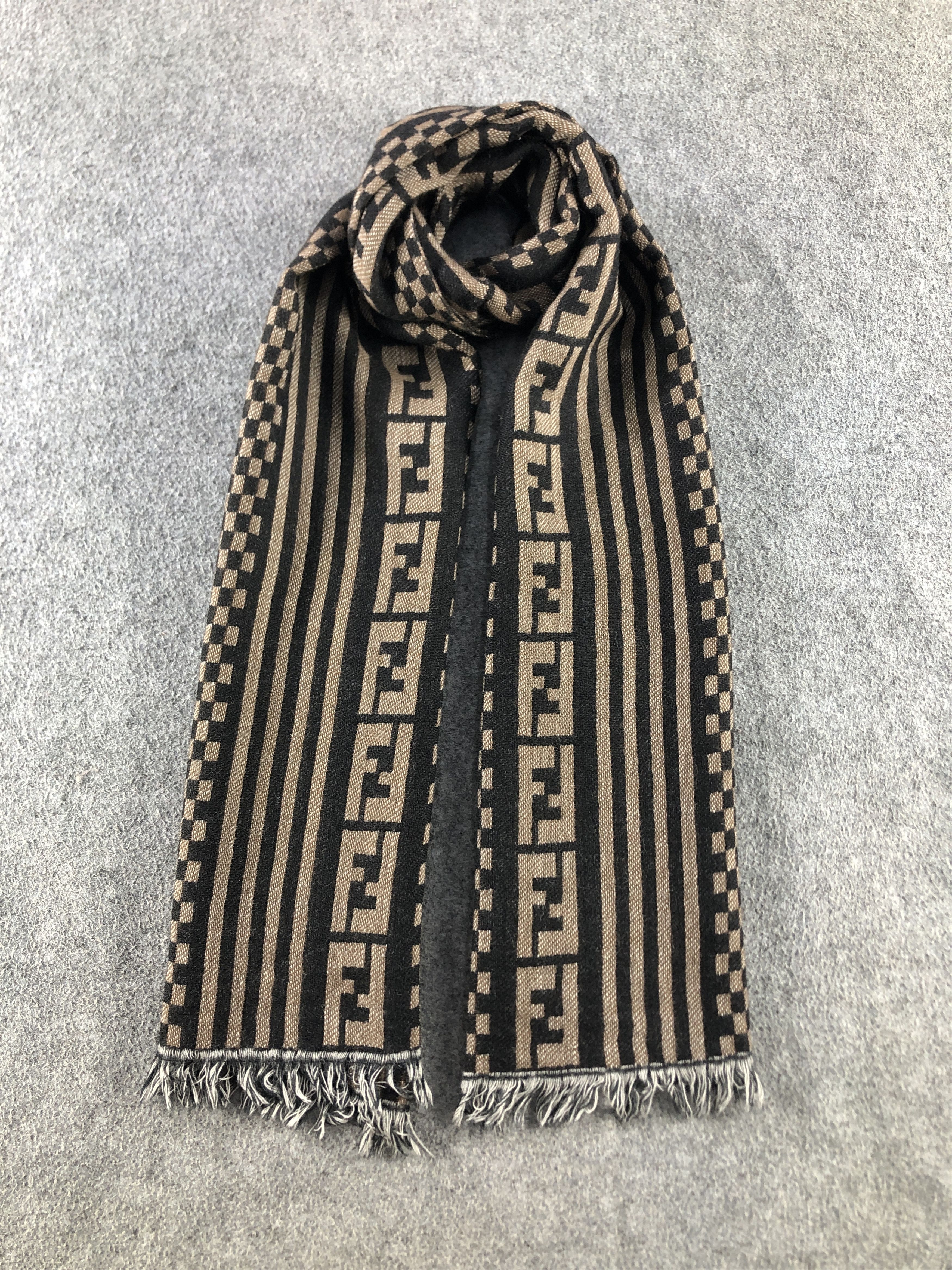 Fendi Fendi Scarf / Muffler / Neckwear P812 Size ONE SIZE - 1 Thumbnail