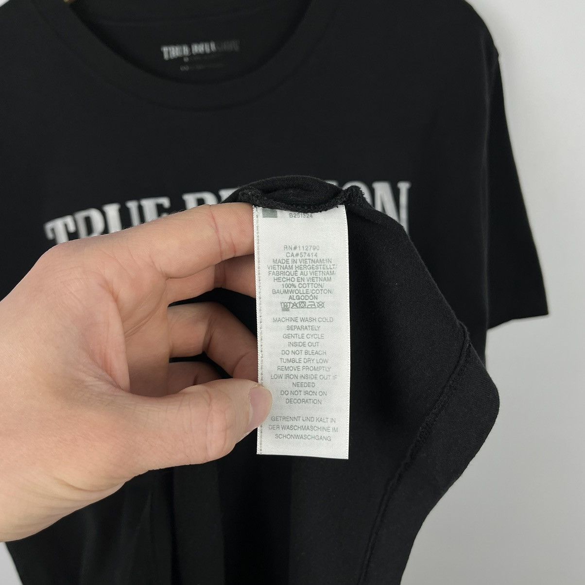 True Religion Vintage True Religion y2k reflective big logo T Shirt 00’s Size US L / EU 52-54 / 3 - 11 Thumbnail