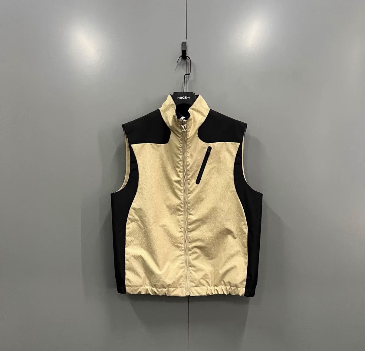 Louis Vuitton Louis Vuitton Monogram Zipper Stand Collar Vest J41 Size US M / EU 48-50 / 2 - 1 Thumbnail