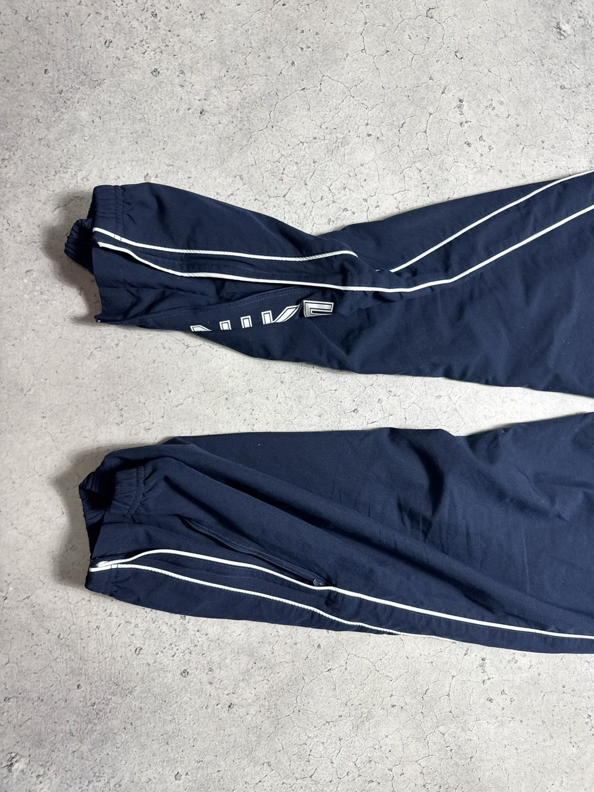 Nike Nike Vintage Nylon Track Pants Big Logo Swoosh Y2K Baggy Size US 32 / EU 48 - 6 Thumbnail