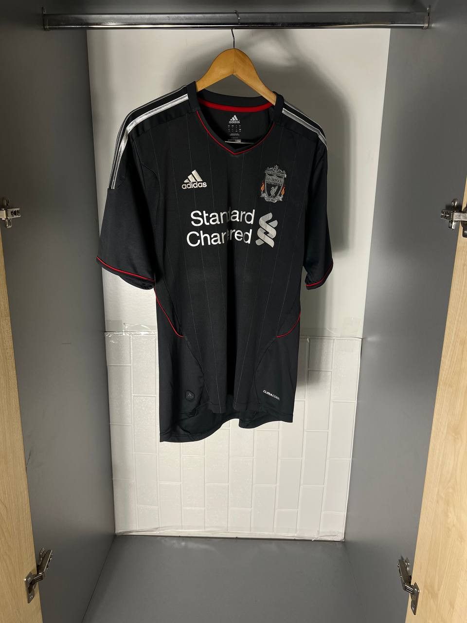 Adidas VINTAGE ADIDAS FC LIVERPOOL ENGLAND SOCCER JERSEY RETRO Y2K Size US L / EU 52-54 / 3 - 4 Thumbnail
