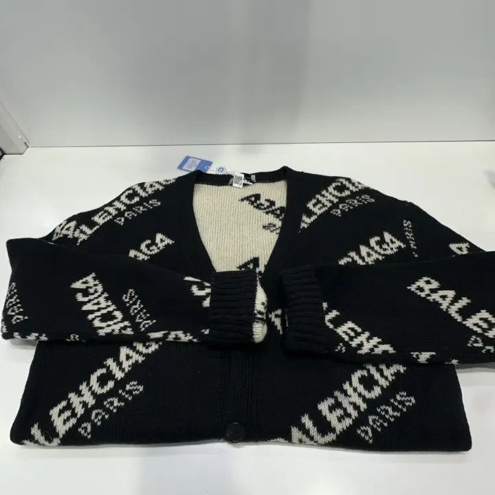 Balenciaga Balenciaga Balenciaga Logo Print Long Sleeve Knitwear -250 Size US S / EU 44-46 / 1 - 5 Thumbnail