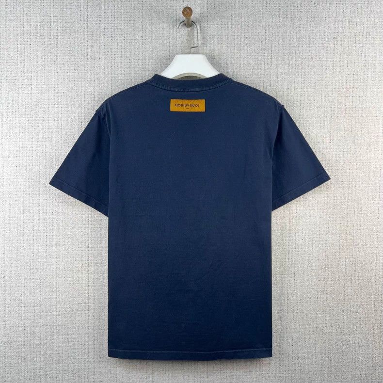 Louis Vuitton Louis Vuitton Solid Embossed Logo Crew Neck Short Sleeves Size US L / EU 52-54 / 3 - 3 Thumbnail