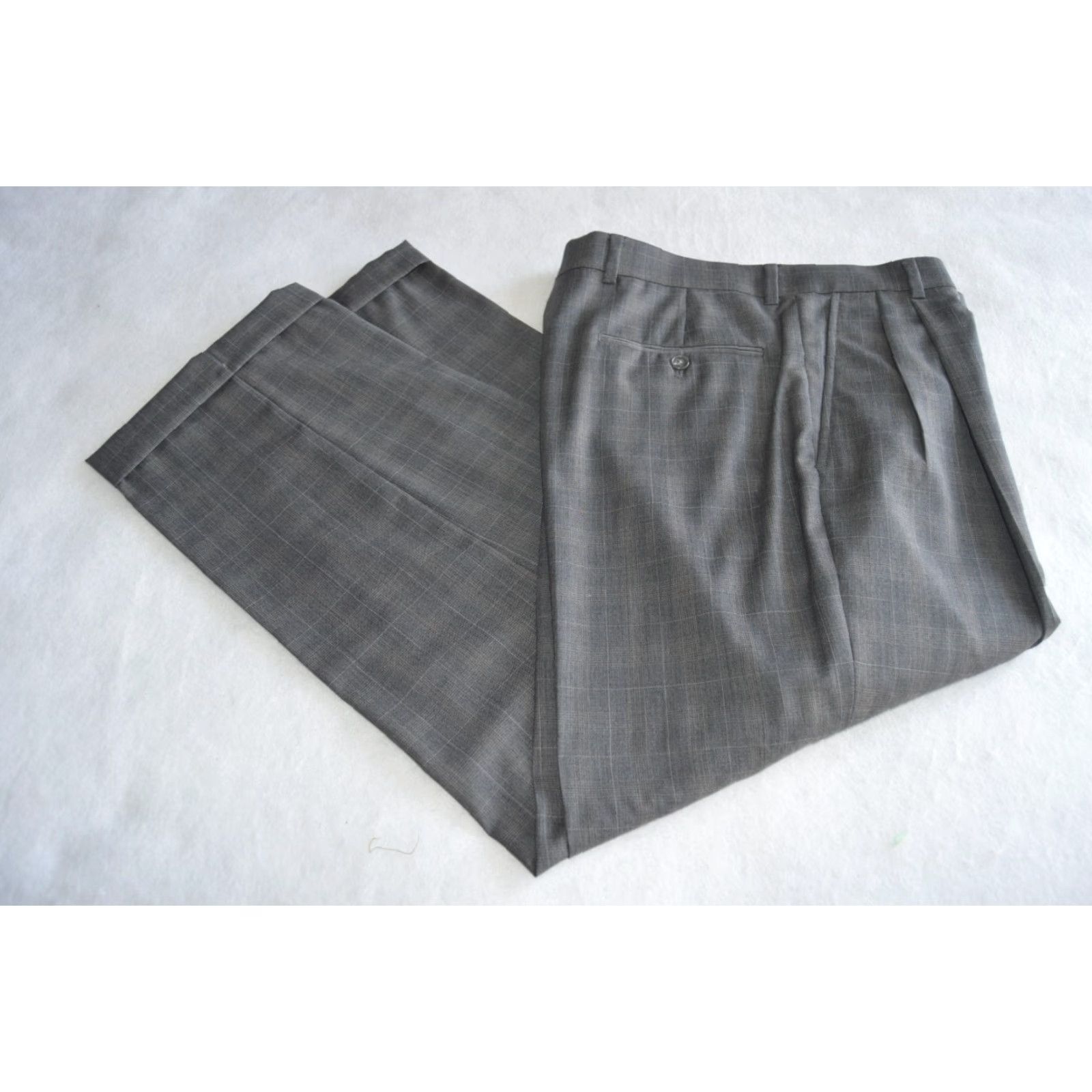 Hart Schaffner Marx Hart Schaffner Marx Dress Pants 100% Wool Pleated Cuffed Gray 33 Regular /28.5 Men Pants Front Pleat Front Vintage No Size US 33 - 2 Thumbnail
