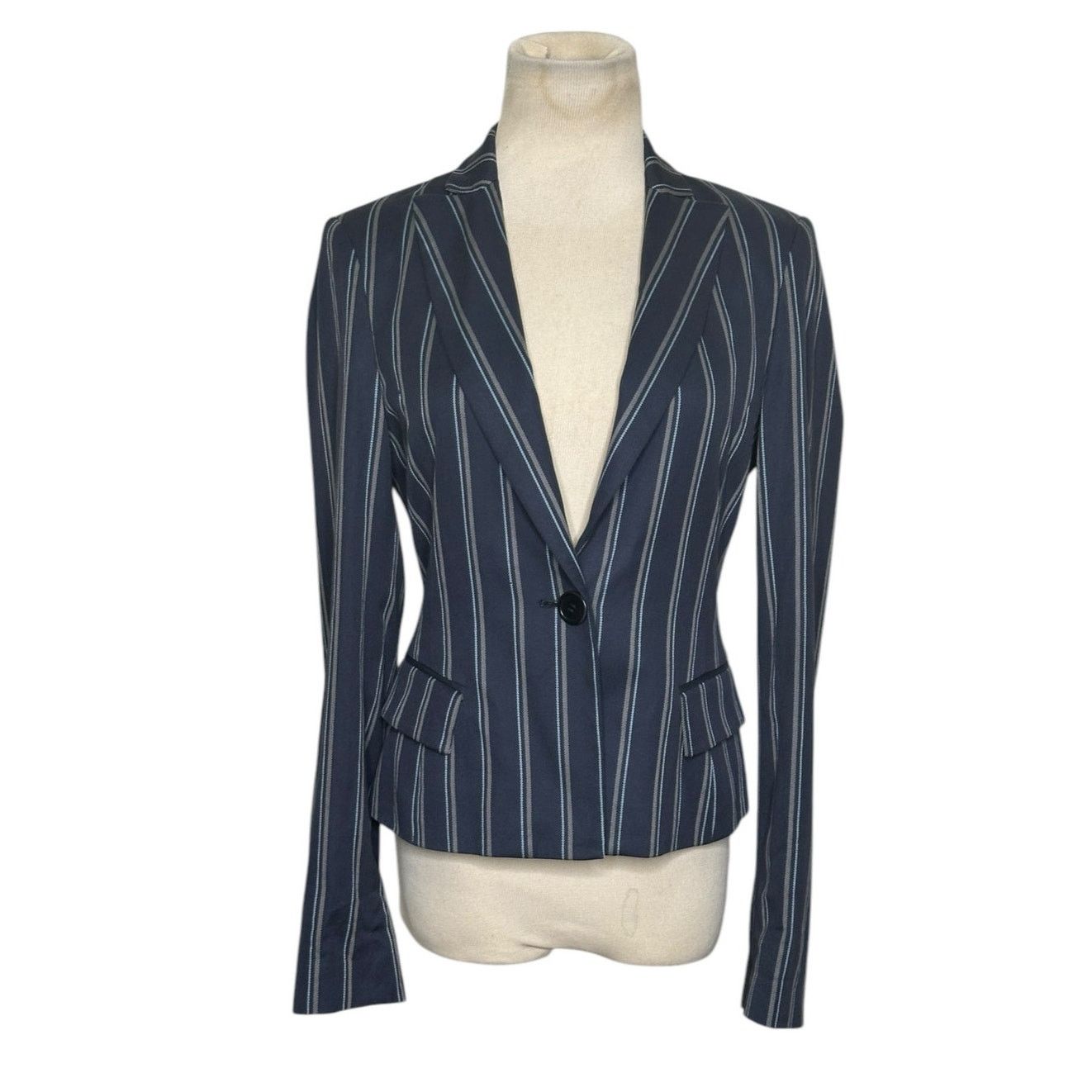 Bcbgmaxazria BCBGMaxAzria pinstripes long sleeves blazer size XS Size XS / US 0-2 / IT 36-38 - 1 Thumbnail