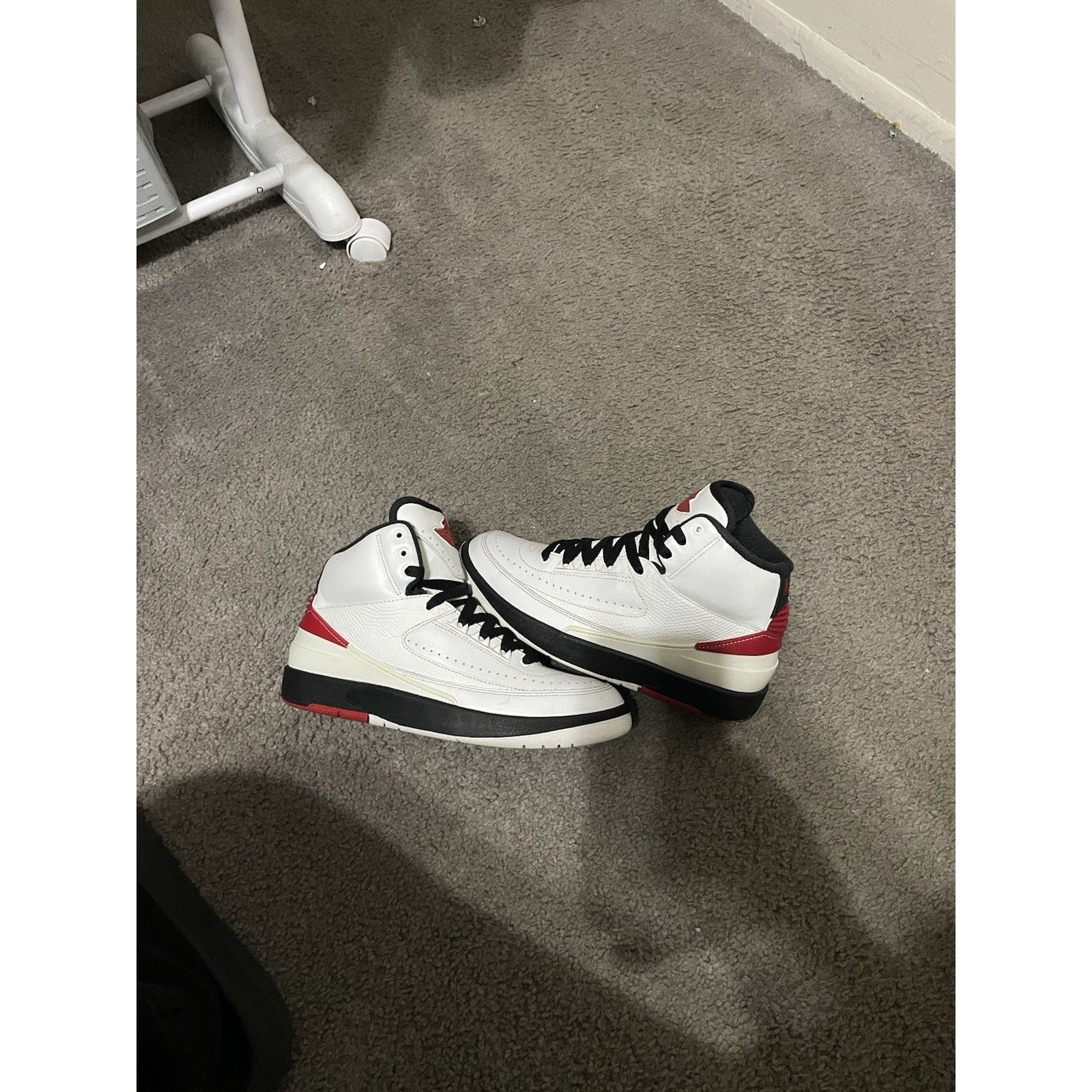 Jordan Brand Size 6y- Air Jordan 2 Retro Chicago White/black/Red Size US 6 / EU 39 - 2 Thumbnail