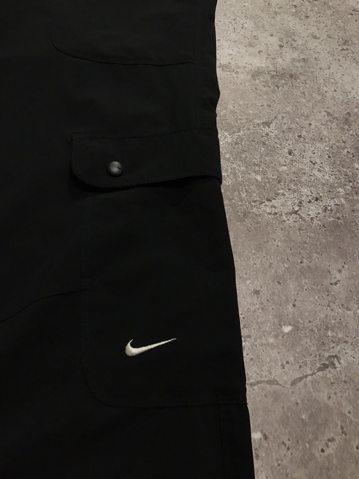 Nike × Vintage Vintage Nike Cargo Track Pants FitDry Embroiled Swoosh Black Size 28" / US 6 / IT 42 - 4 Thumbnail