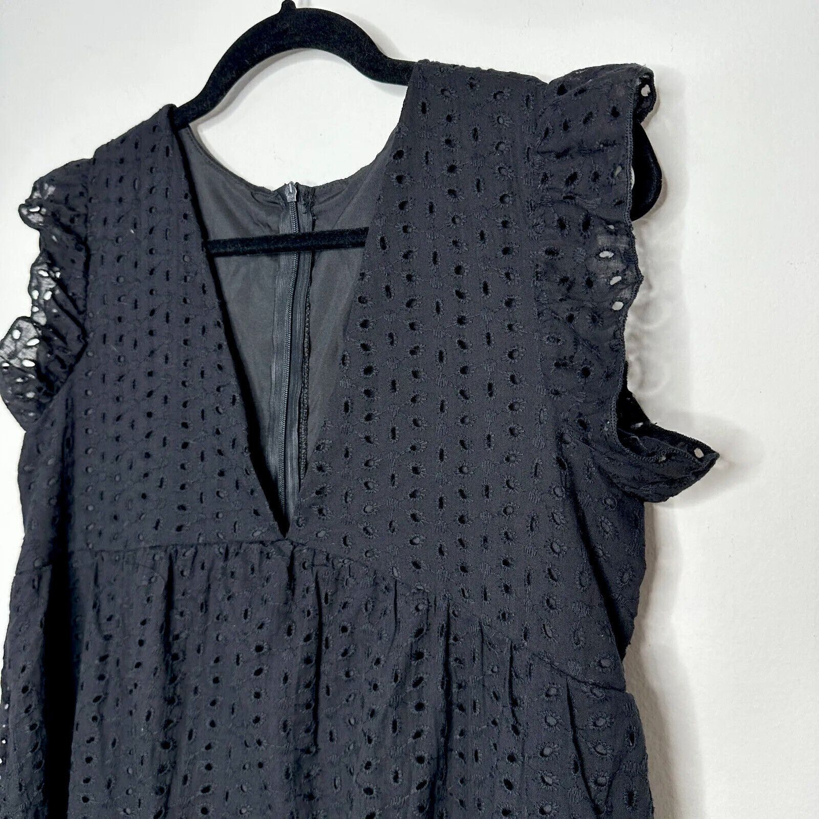Other Black Eyelet Ruffle VNeck Zip Sleeveless Romper Empire Waist Size M / US 6-8 / IT 42-44 - 3 Thumbnail