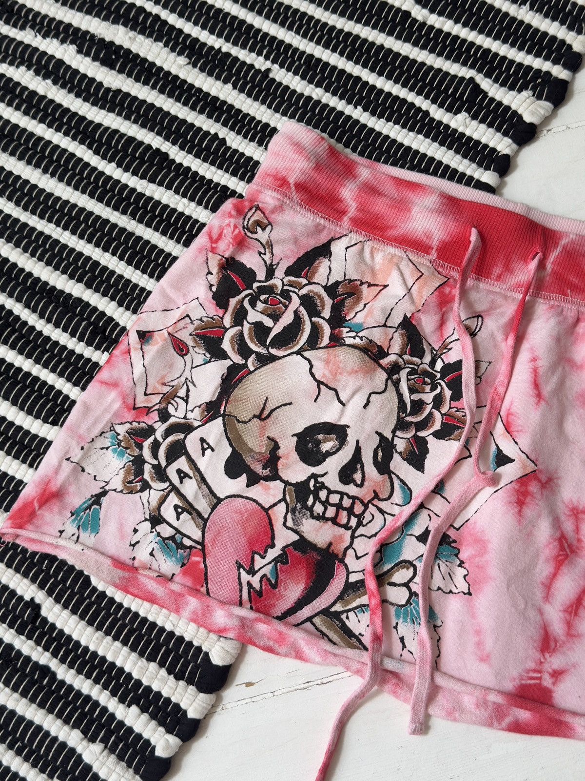 Ed Hardy ED HARDY SKULL 2000s TIE DYE MINI SKIRT Size 28" / US 6 / IT 42 - 4 Thumbnail