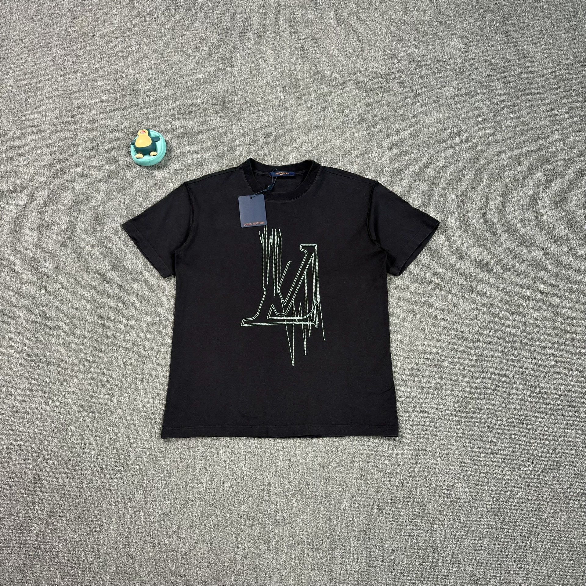 Louis Vuitton Louis Vuitton Heartbeat Embroidered T-Shirt S Size US S / EU 44-46 / 1 - 1 Thumbnail