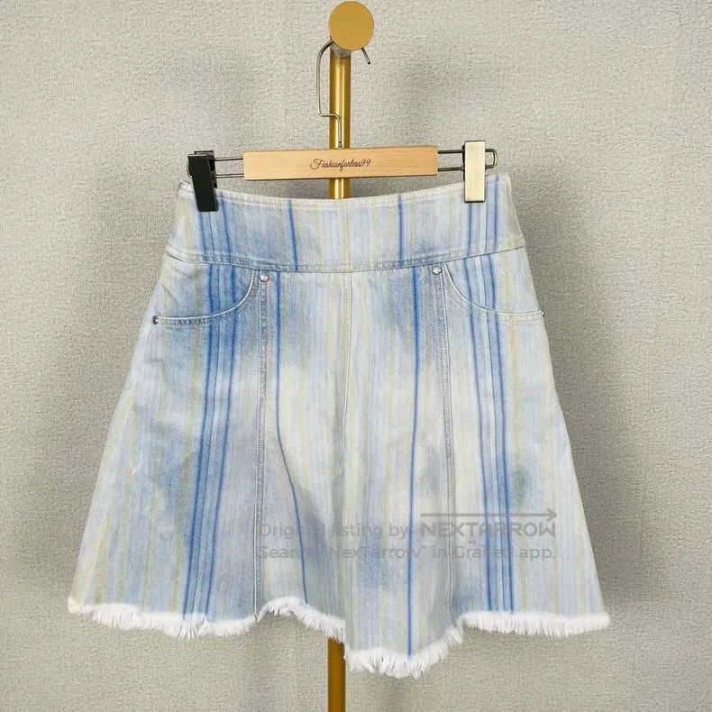 Chanel Chanel Showy denim skirt Size 24" / US 00 / IT 34 - 1 Thumbnail