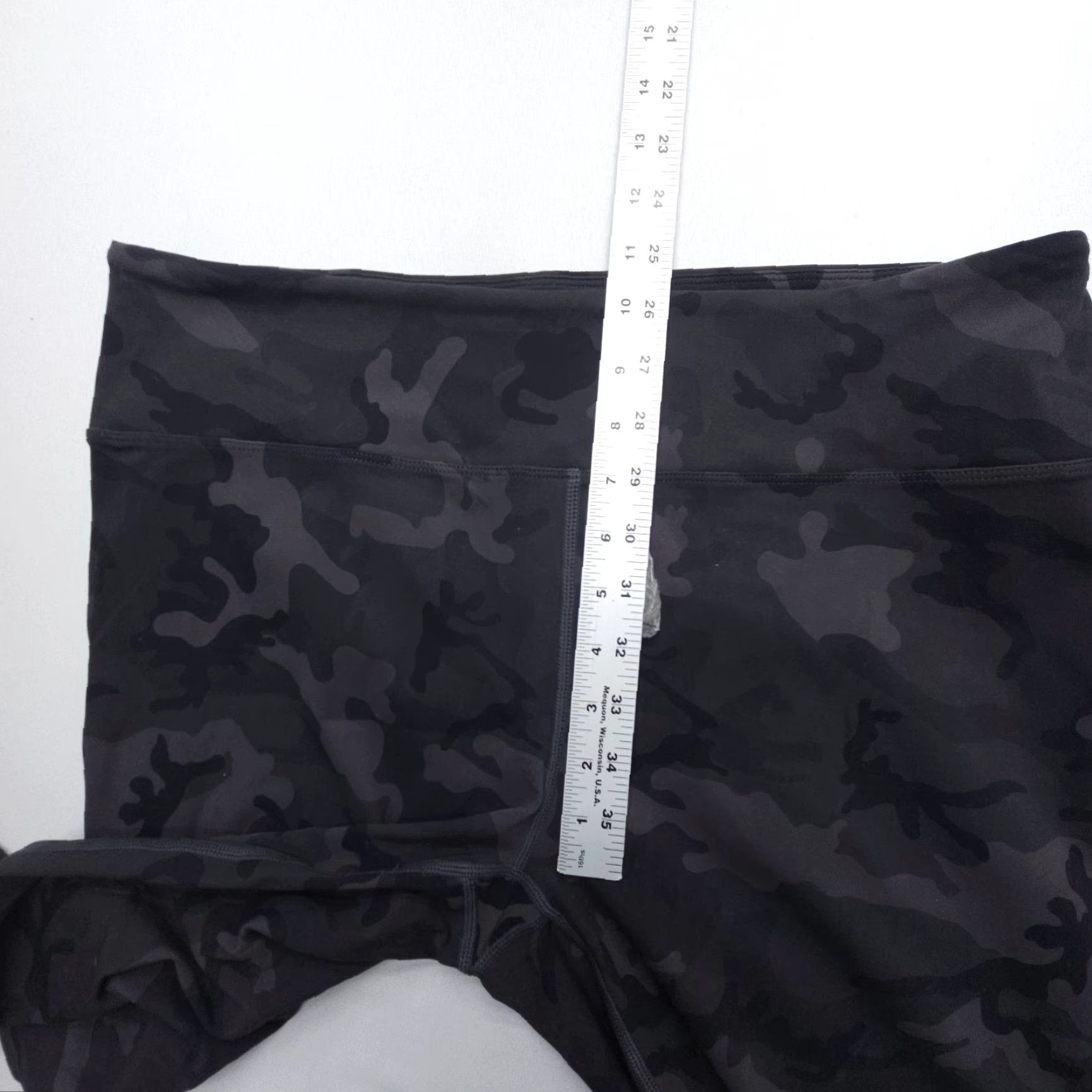 Vintage VINTAGE Zyia Active Leggings Womens 16 - 18 Black Camouflage Powerhold By Fabletics Skinny 24 in Inseam Womens Size 38" / US 16 / IT 52 - 6 Thumbnail