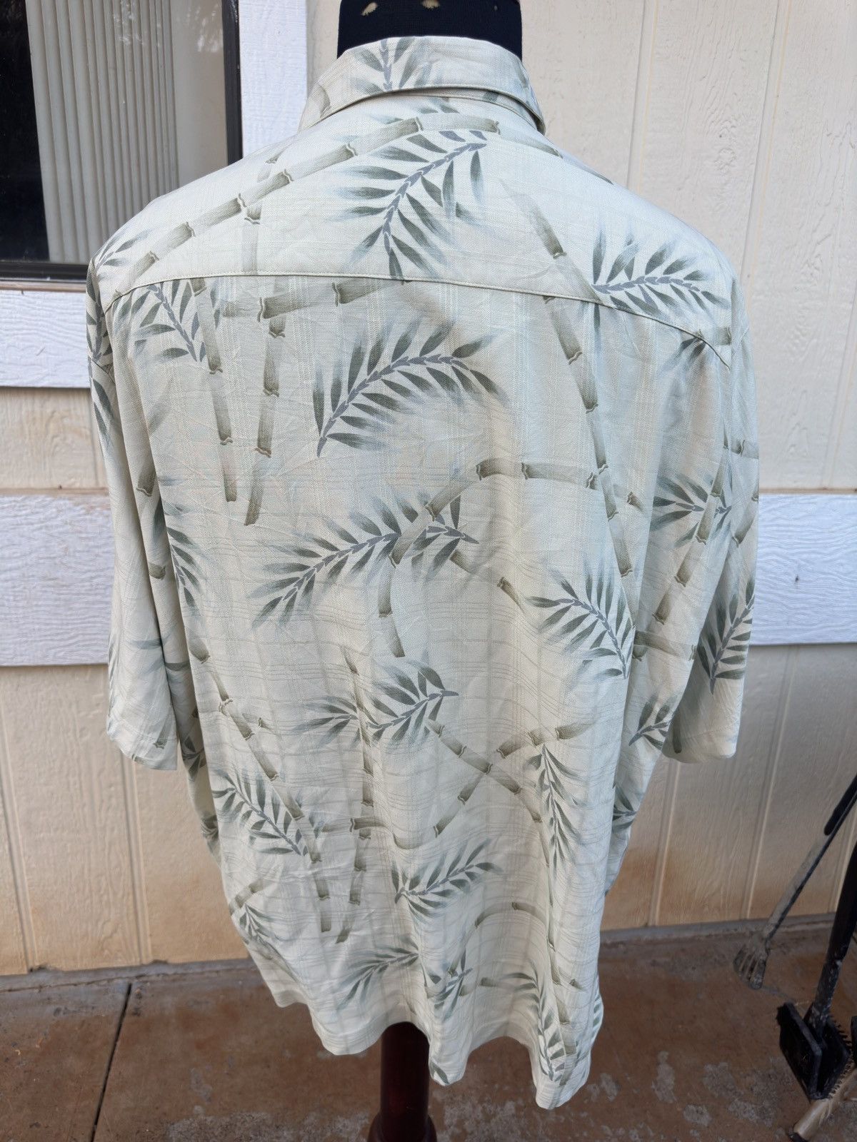 Tommy Bahama PreOwned Tommy Bahama Beige Hawaiian Print Men's XL Size US XL / EU 56 / 4 - 2 Thumbnail