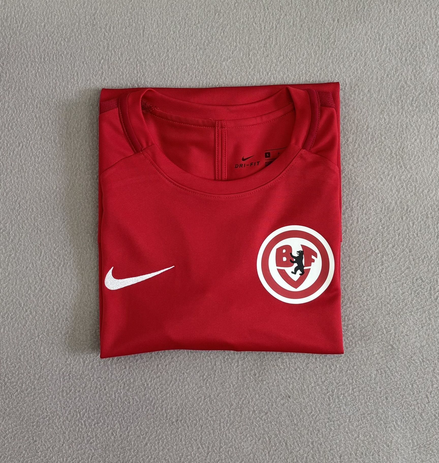 Nike BFC Dynamo 2012/2014 Nike Training Jersey Size S Size US S / EU 44-46 / 1 - 16 Thumbnail