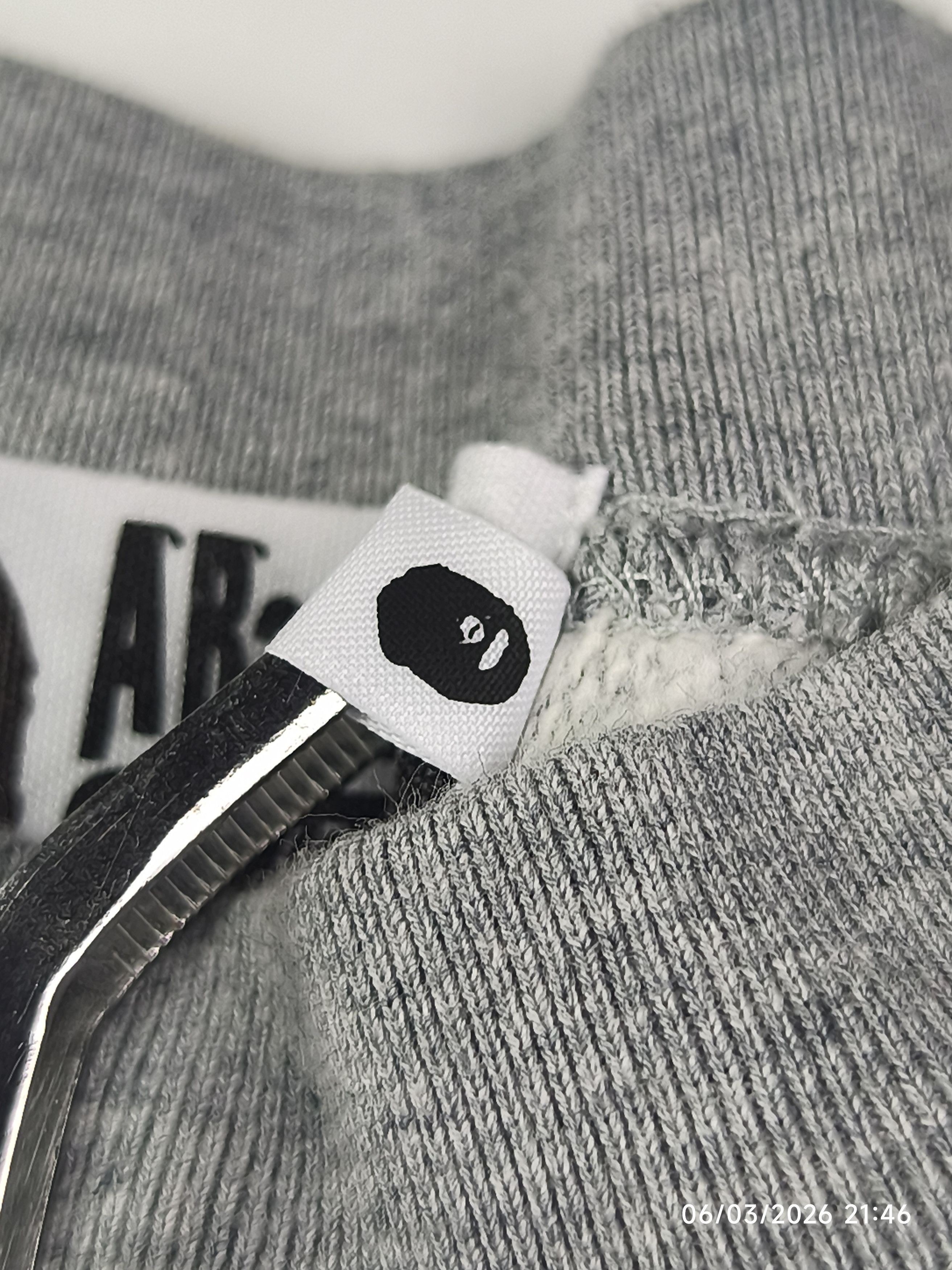 Bape Bape - one point - multi camou script sweatshirt Size US L / EU 52-54 / 3 - 16 Thumbnail