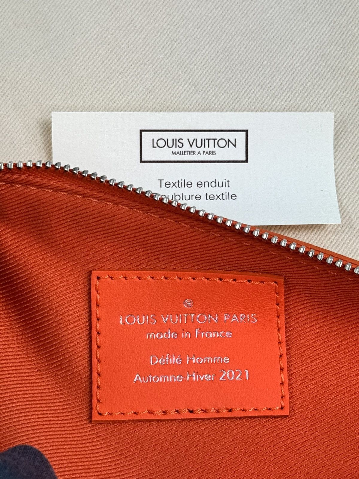 Louis Vuitton CARROT POUCH M80851 (RARE) Size ONE SIZE - 11 Thumbnail