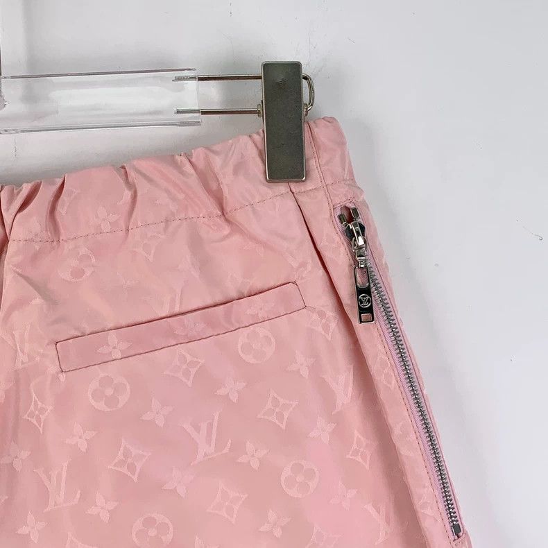 Louis Vuitton Louis Vuitton Pink logo full print casual shorts Size 33" - 5 Thumbnail