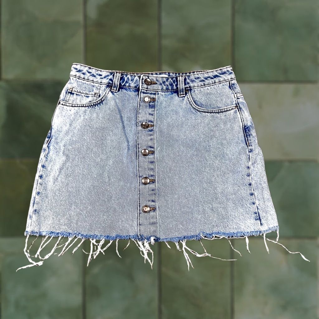 Zara Zara Light Blue Denim Jean Skirt Size Medium Waist 30in Button Up Front Mini, Short, Casual Womens Size 32" / US 10 / IT 46 - 1 Thumbnail