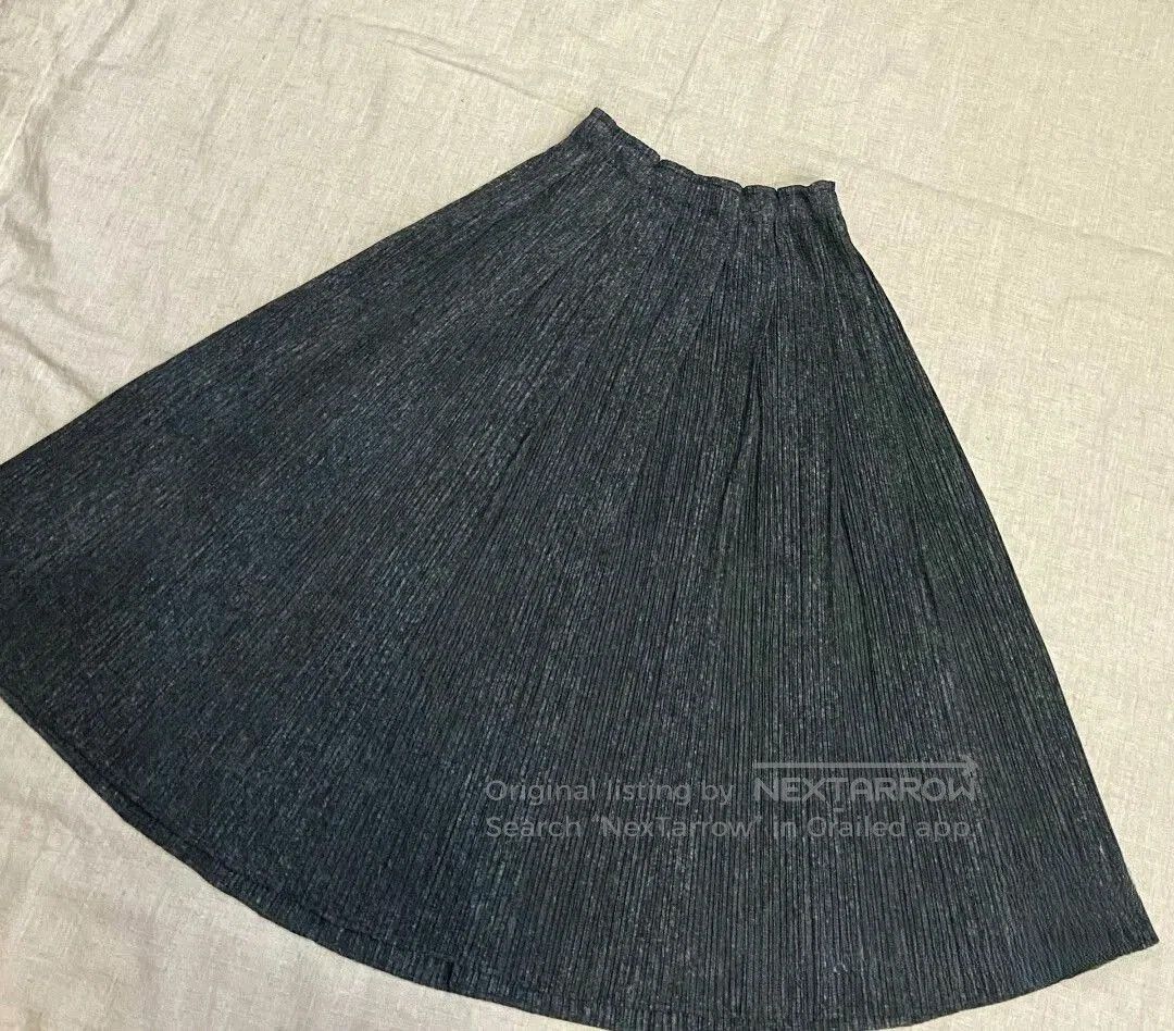 Pleats Please Issey Miyake Issey Miyake Pleats Please Dark Pleated Skirt. Size 30" / US 8 / IT 44 - 1 Thumbnail