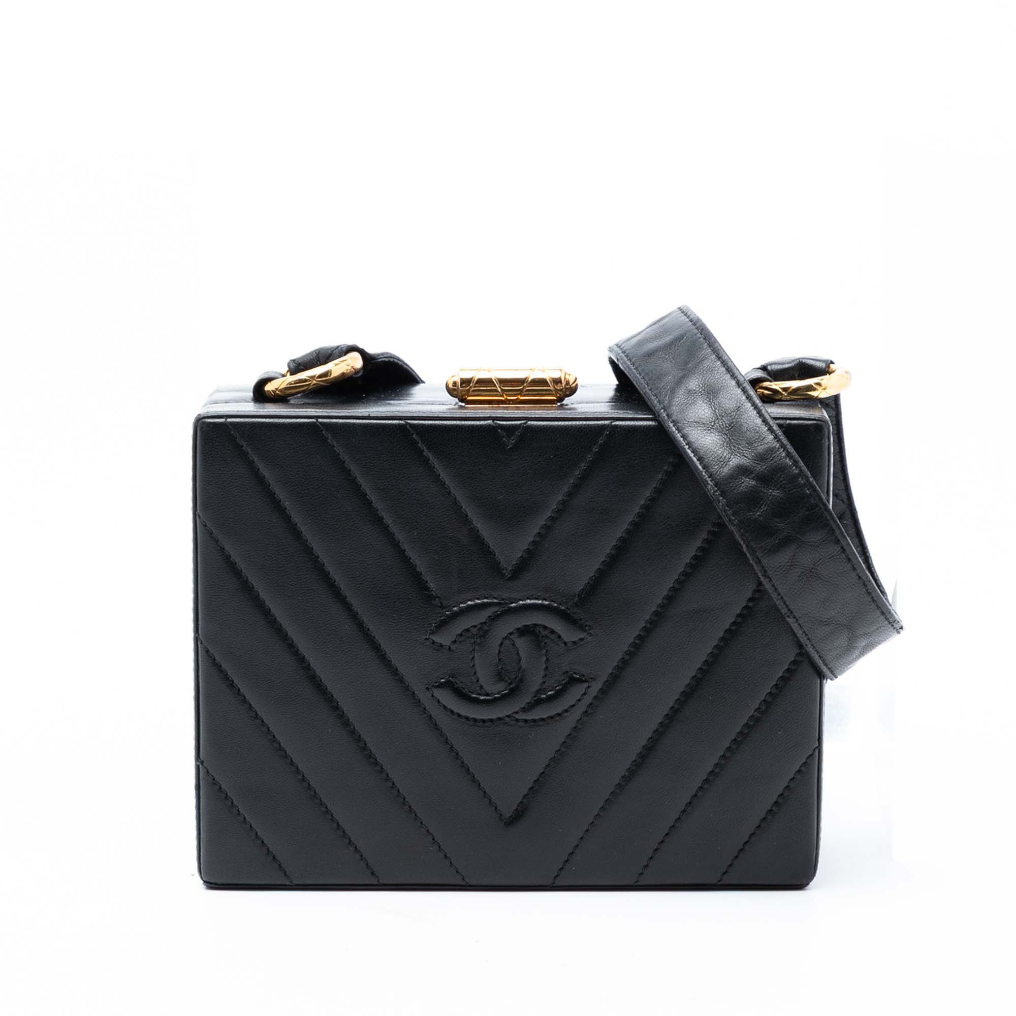 Chanel Chanel CC Quilted Chevron Lambskin Box Crossbody Size ONE SIZE - 1 Thumbnail