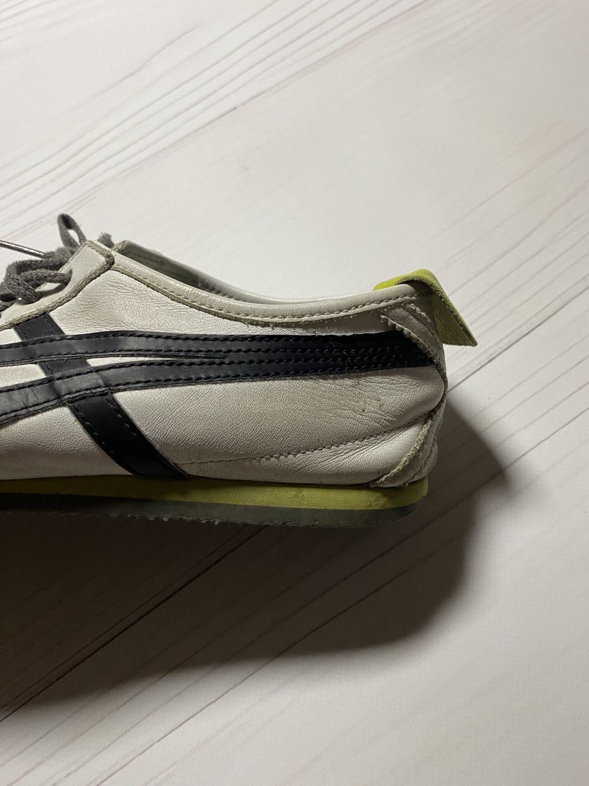 Japanese Brand × Onitsuka Tiger × Vintage Vintage Onitsuka Tiger leather upper worn y2k sneakers Size US 9.5 / EU 42-43 - 10 Thumbnail