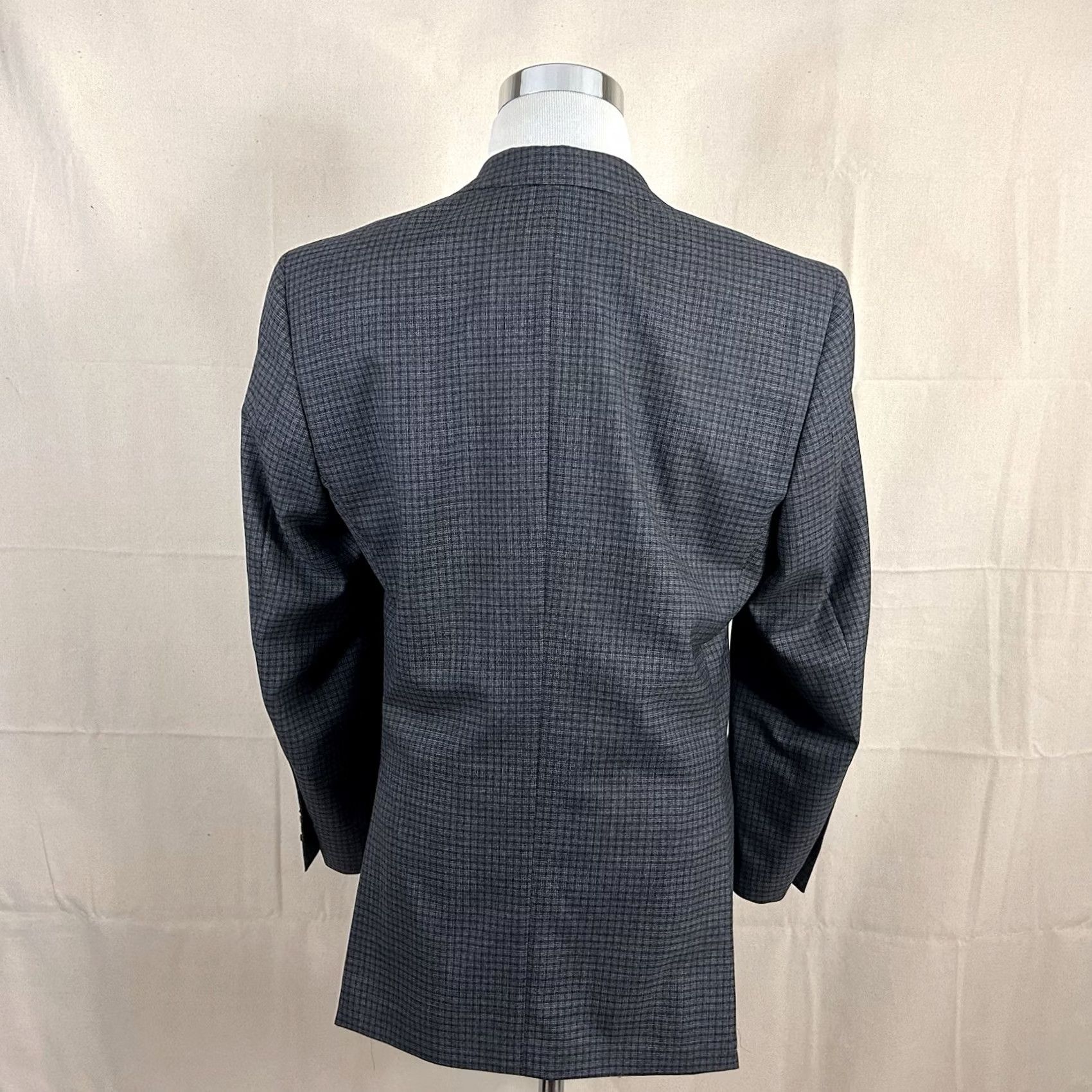 Jos. A. Bank Jos. A. Bank Sport Coat Gray Plaid 40R Wool Two-Button Double-Vented Jacket Men Regular Size US XS / EU 42 / 0 - 5 Thumbnail