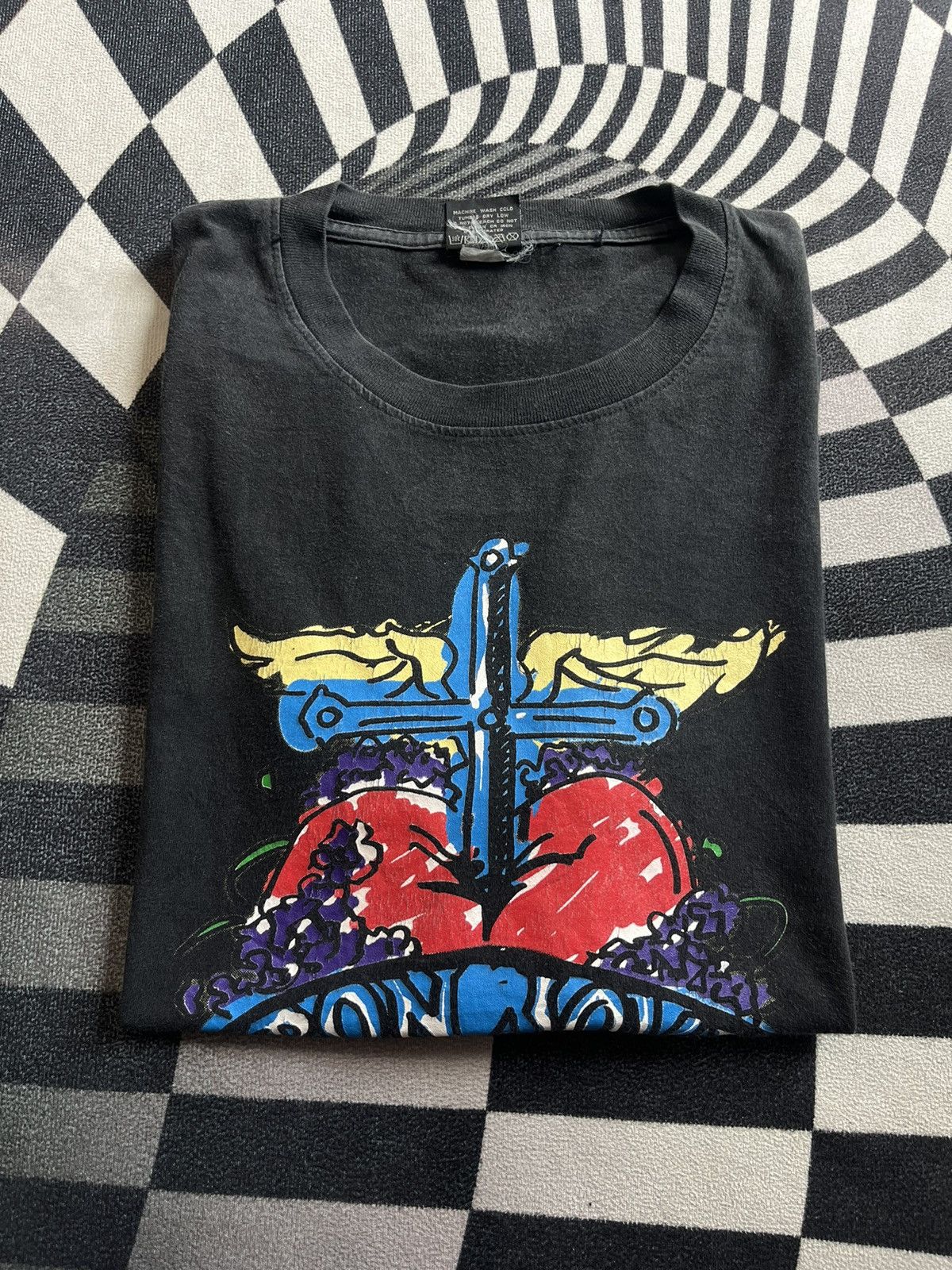 Band Tees Vintage BON JOVI Heart and Dagger 90’s Band tshirt Size US XL / EU 56 / 4 - 1 Thumbnail
