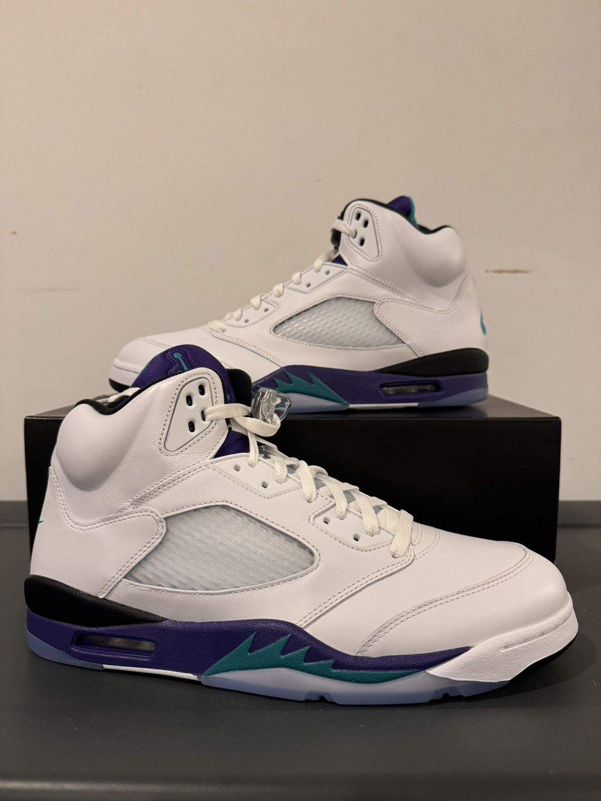 Jordan Brand Jordan 5 Retro Grape 2025 Size US 13 / EU 46 - 1 Thumbnail