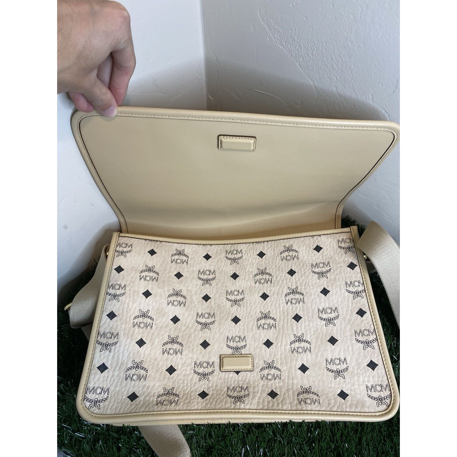 MCM MCM Crossbody Bag | New/Pass as new | Comes With Receipt ! Size ONE SIZE - 11 Thumbnail