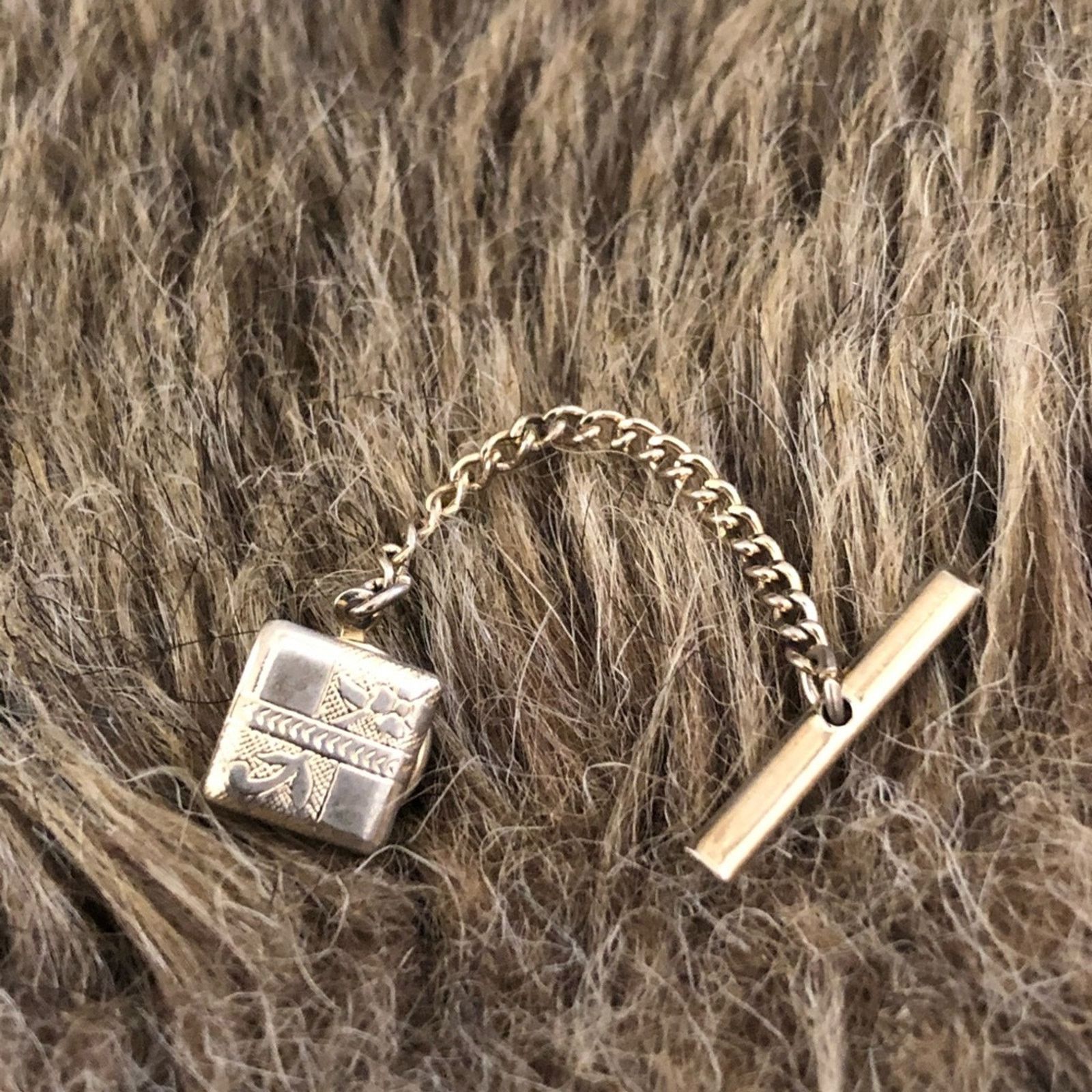 Vintage Men’s Vintage gold tone tie tack pin with chain Size ONE SIZE - 1 Thumbnail