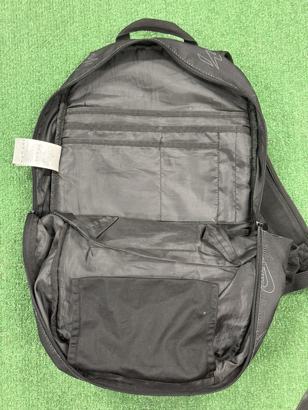 Nike Nike 3 Graffiti Logo Backpack Size ONE SIZE - 2 Thumbnail