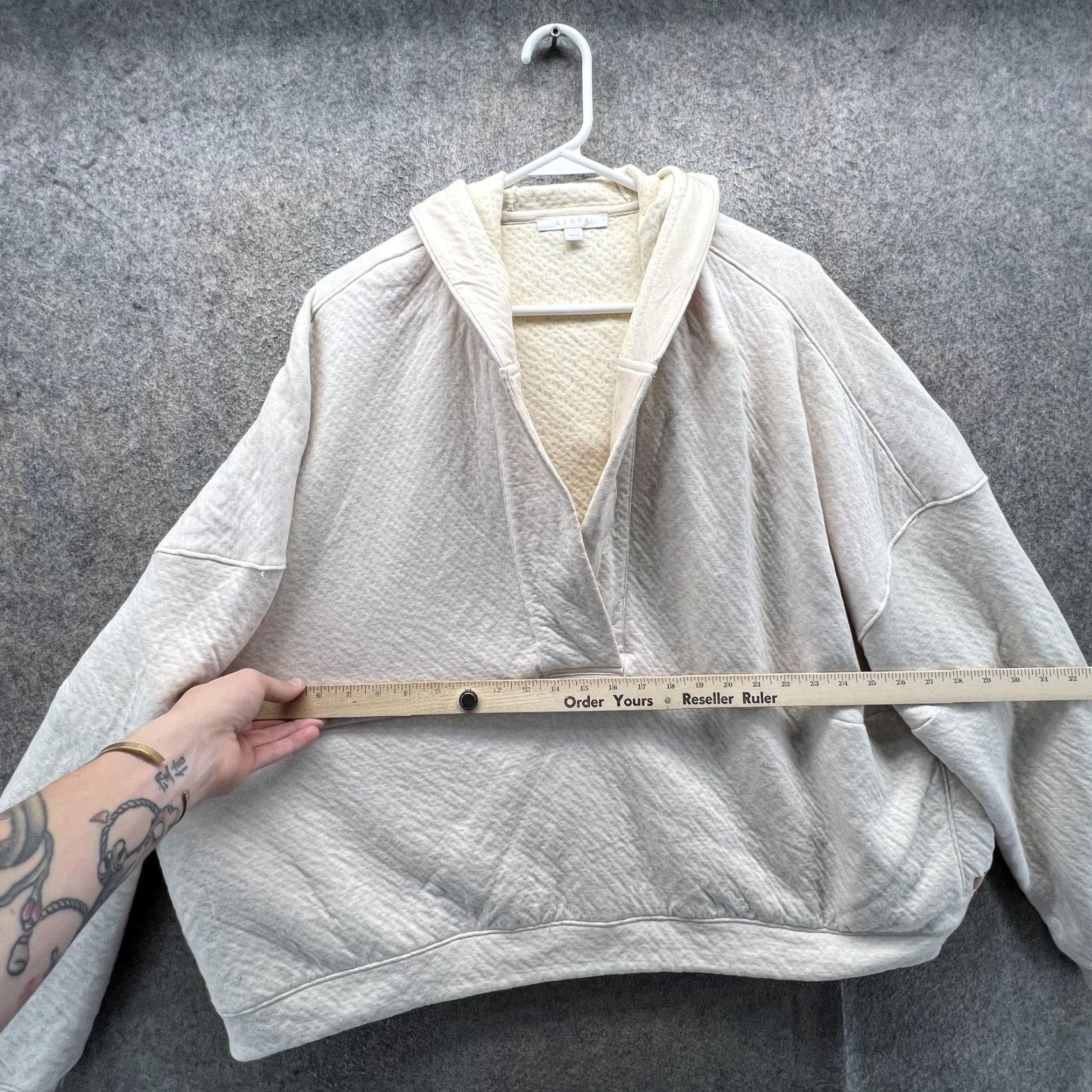 Lunya Lunya Hoodie Womens L/XL White Quilted Oversized Pullover Heavyweight Lined Pullover Casual Winter Womens Size L / US 10 / IT 46 - 4 Thumbnail