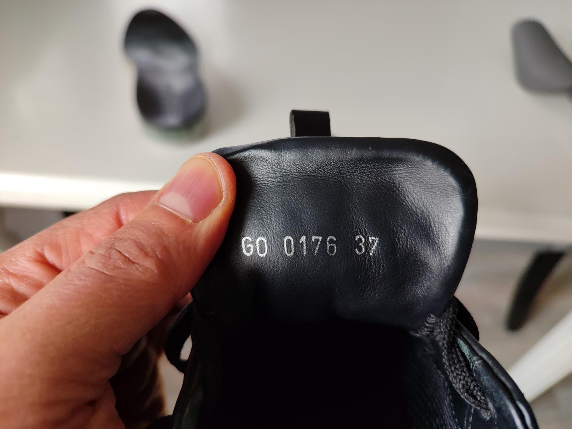 Louis Vuitton BASKETS LOUIS VUITTON RUN AWAY Size US 7 / IT 37 - 13 Thumbnail