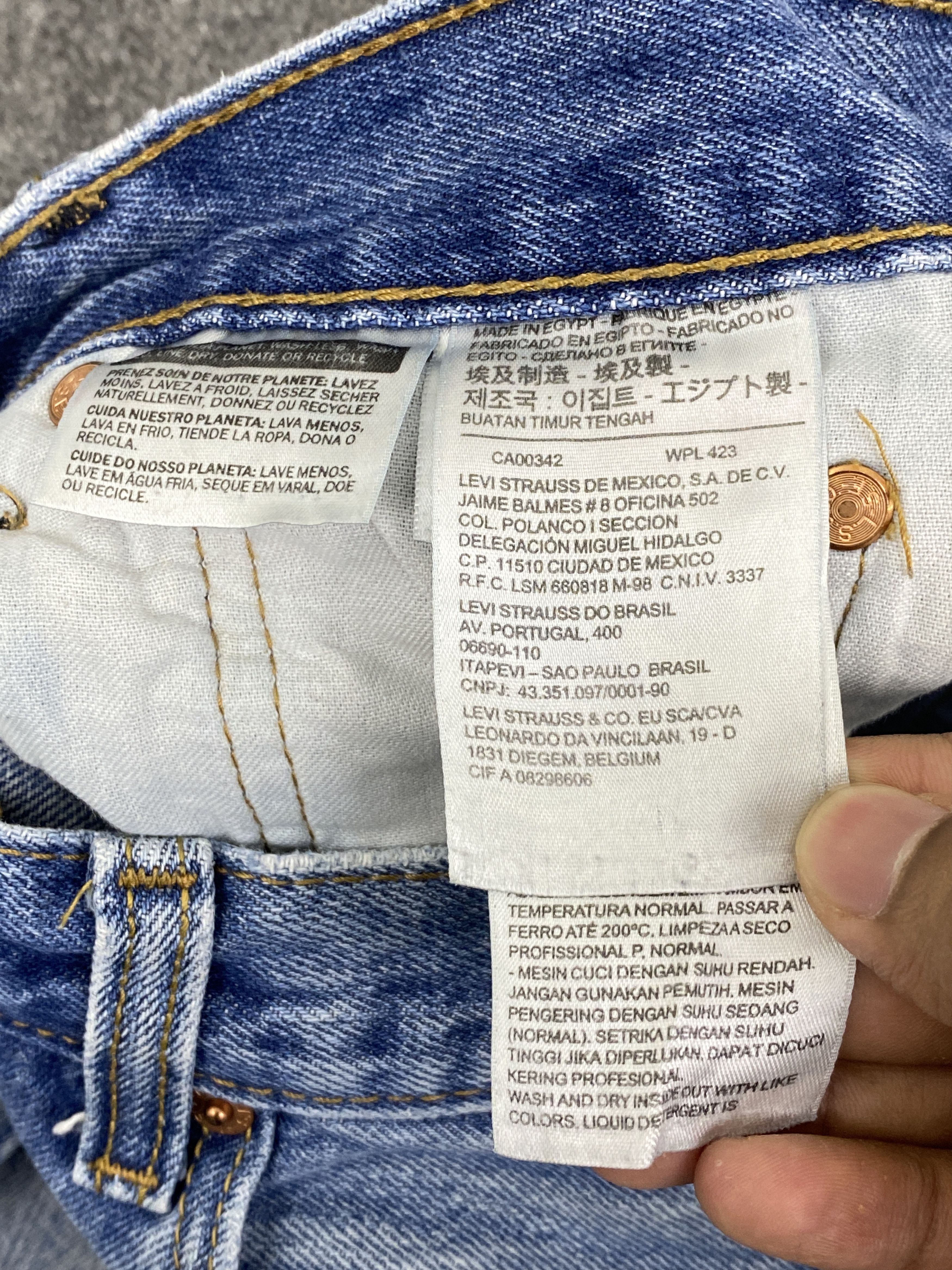 Levi's Vintage Levis 501 Light Wash Denim Jeans DP2731 Size US 31 - 7 Thumbnail