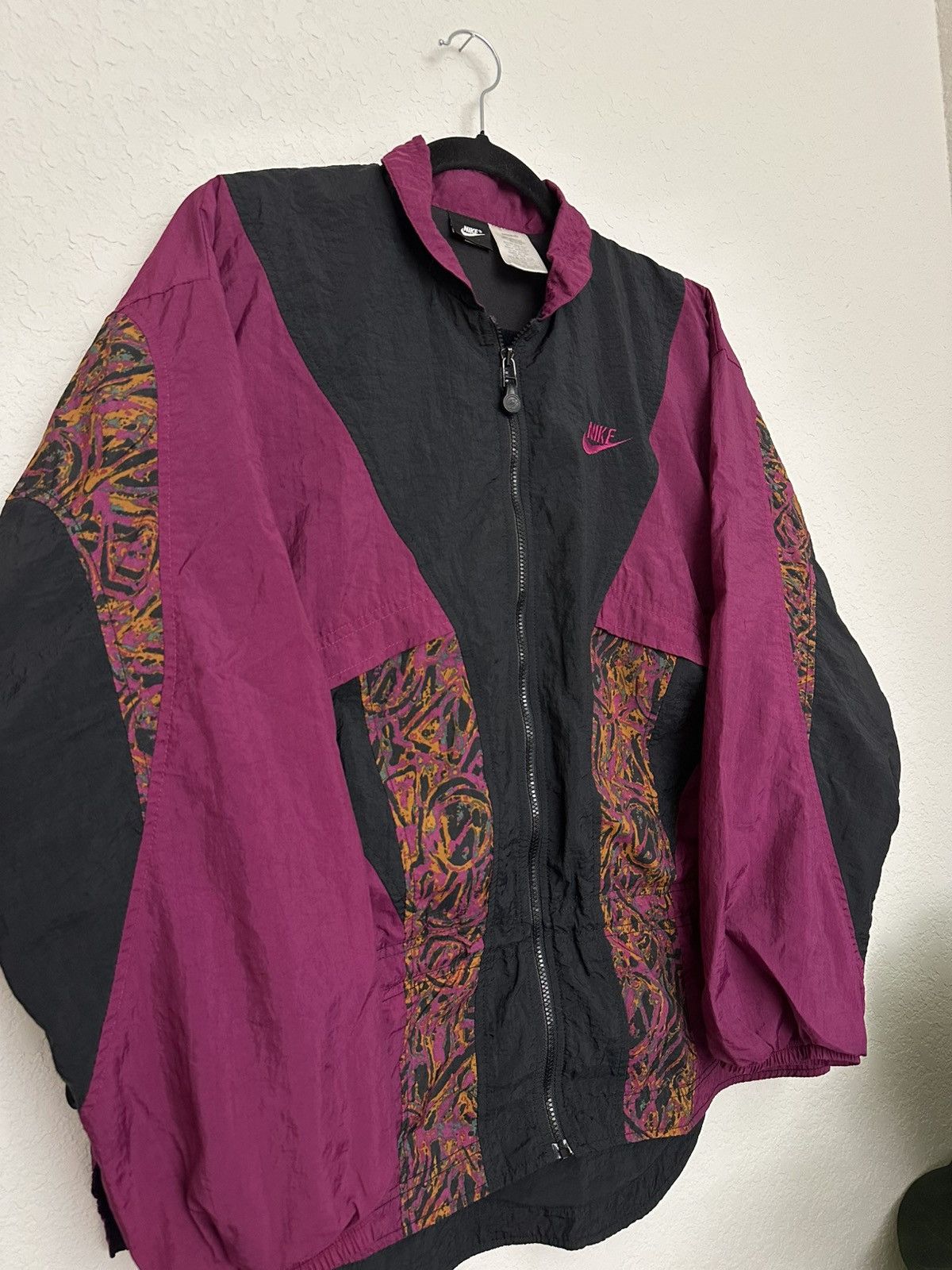 Nike × Vintage Vintage 80s Nike Size Medium Magenta Black Abstract Jacket Size US M / EU 48-50 / 2 - 3 Thumbnail