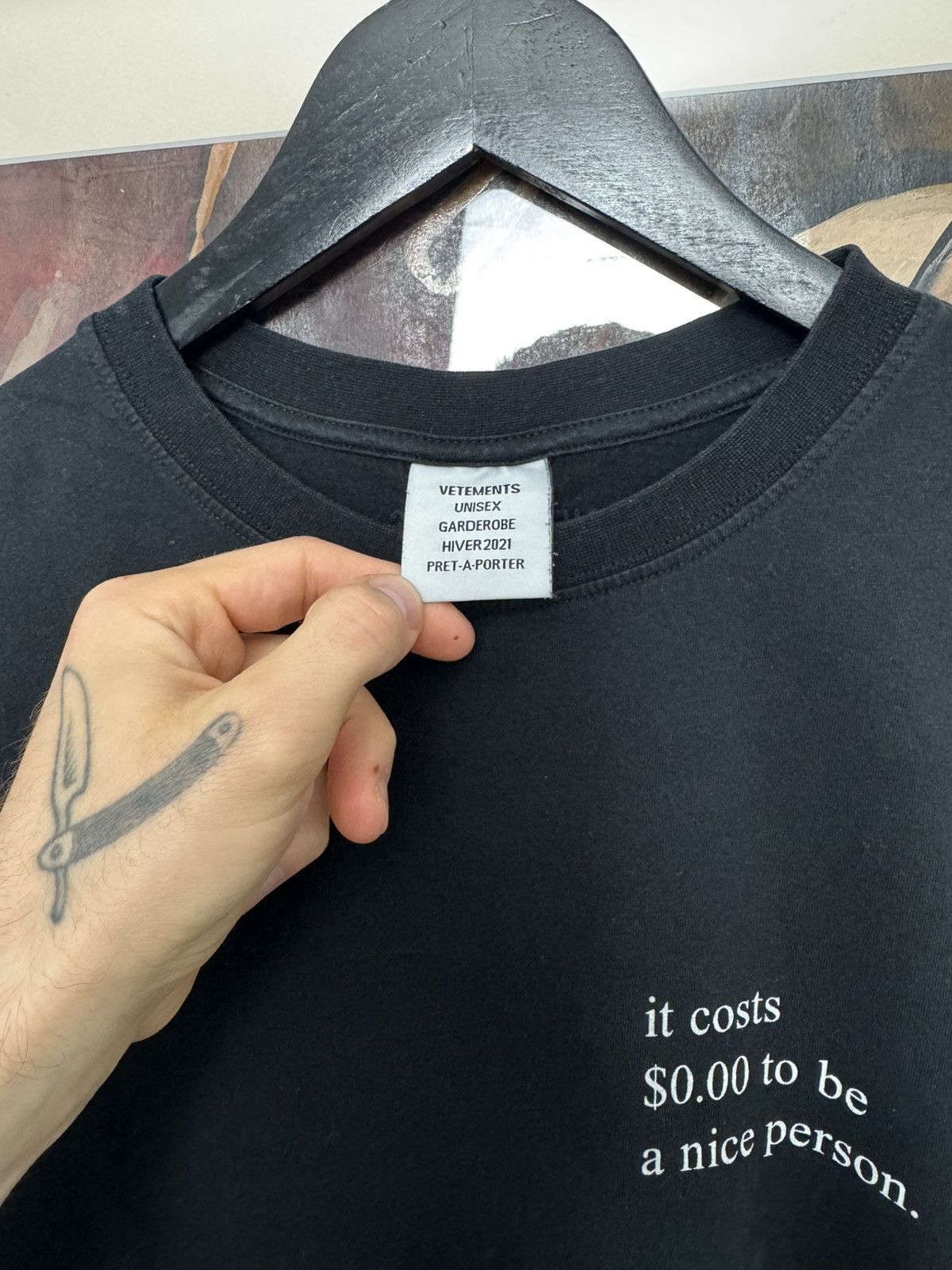 Vetements Vetements It costs $0.00 to be a nice person demna tee rare Size US L / EU 52-54 / 3 - 4 Thumbnail
