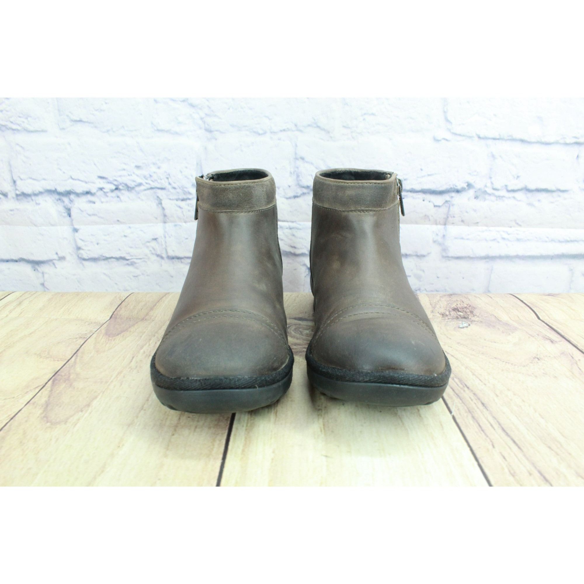 Ugg UGG Attell Brown Leather Waterproof Ankle Boots Size 6.5 Size US 6.5 / IT 36.5 - 4 Thumbnail