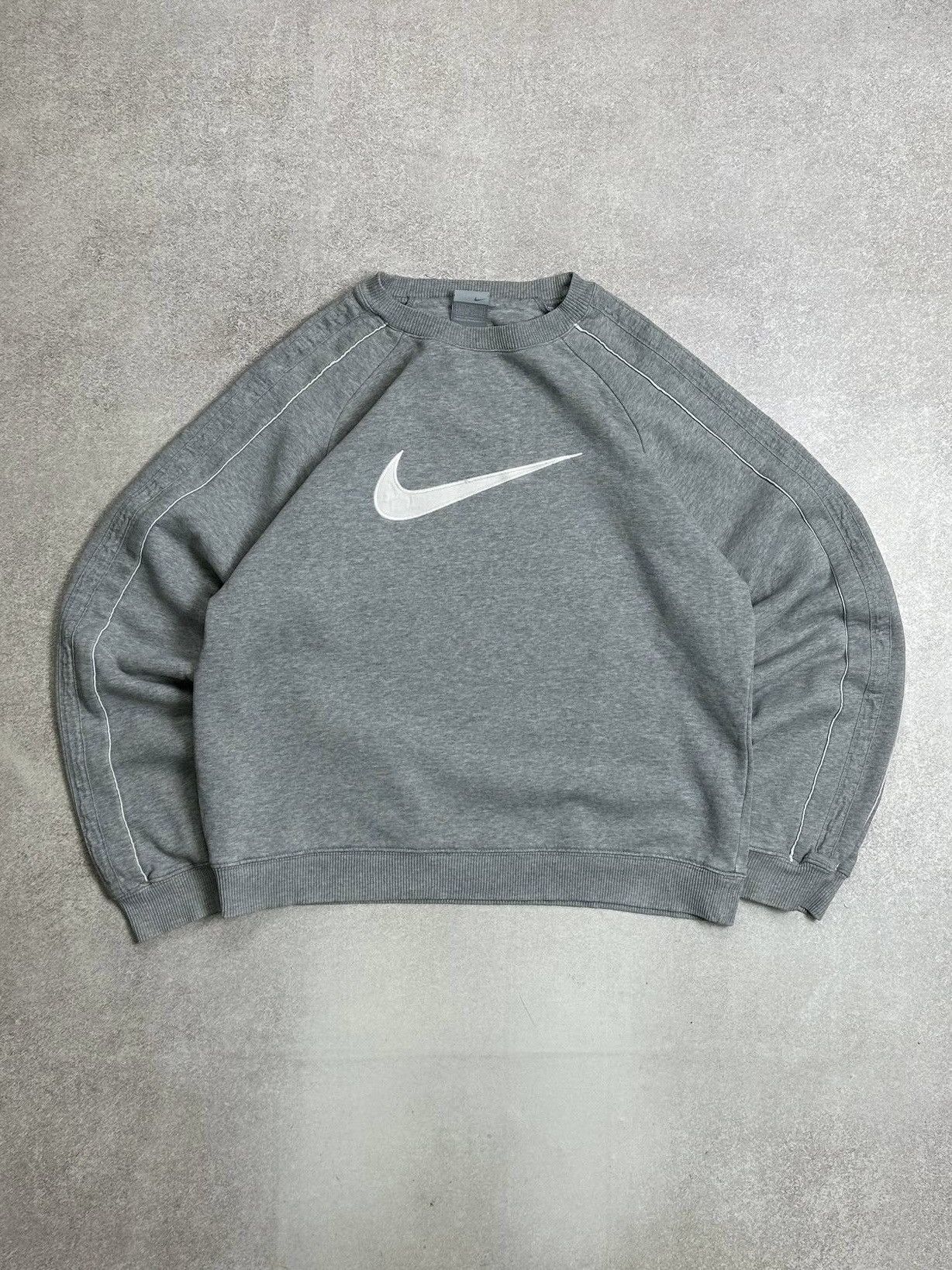 Nike Vintage Nike Big Swoosh Sweatshirt S Rare Y2K Size US S / EU 44-46 / 1 - 1 Thumbnail