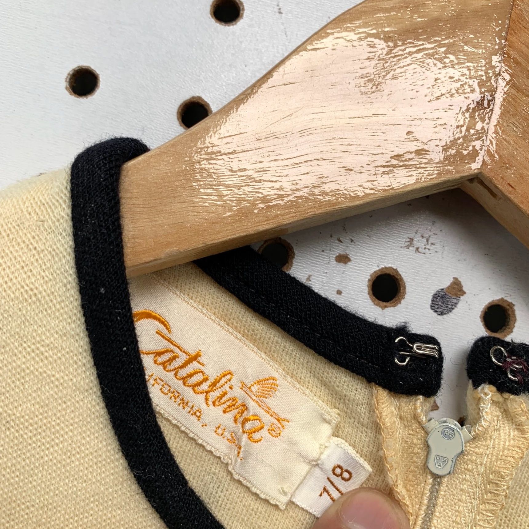 Catalina VINTAGE Catalina Sweater Vest Womens M Beige Striped Crew Neck Back Zip 7/8 Knit 60s 70s Winter Fall Mens Womens Boys Girls Size M / US 6-8 / IT 42-44 - 4 Thumbnail
