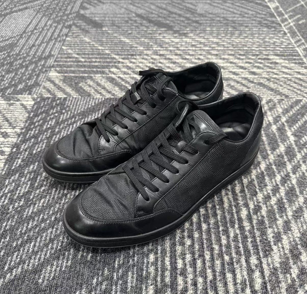 Louis Vuitton Louis Vuitton Damier Casual Sneakers J42 Size US 5.5 / EU 38 - 1 Thumbnail