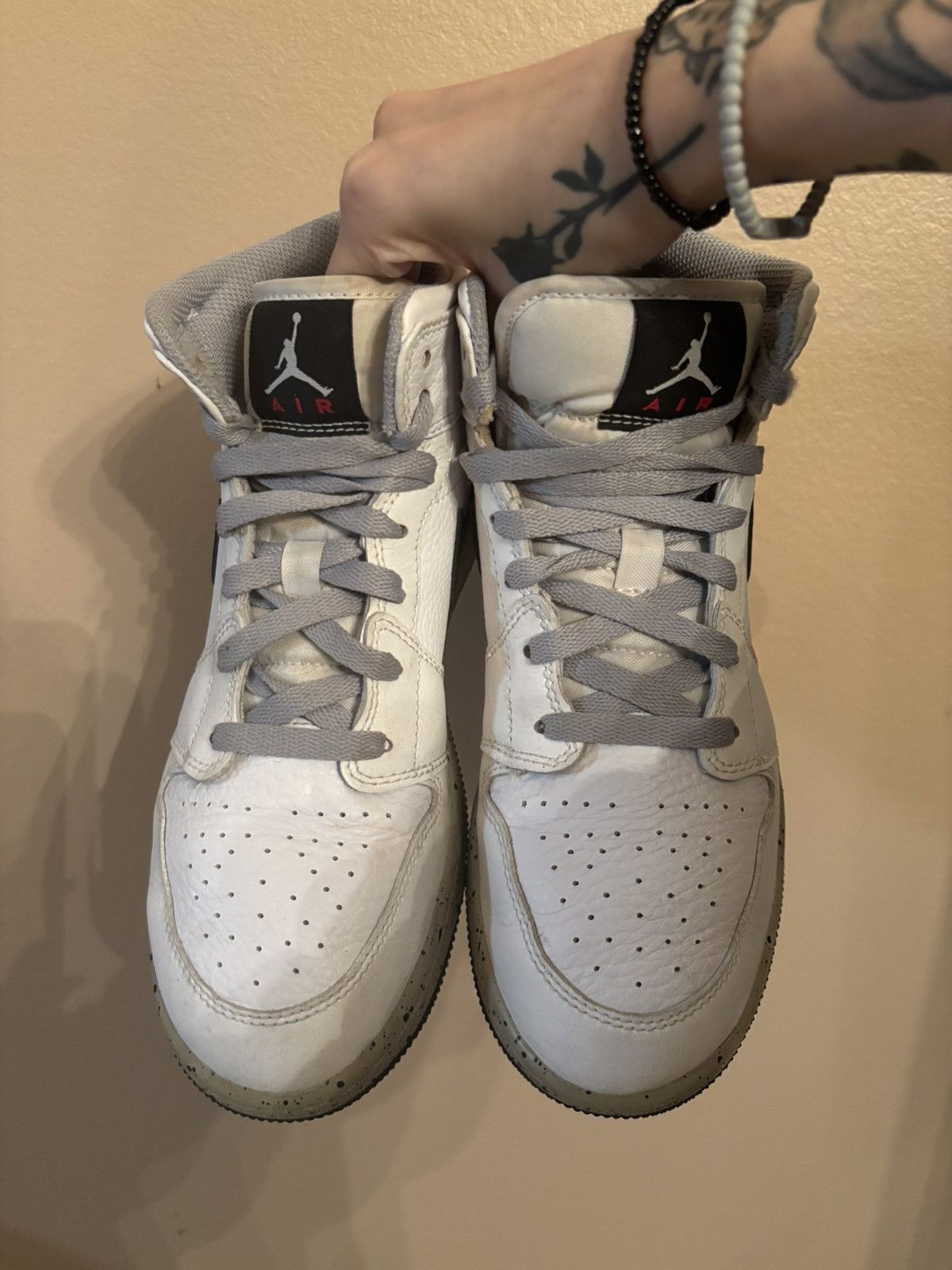 Jordan Brand Air Jordan 1 Retro Mid GS 'White Cement' Size US 6.5 / EU 39-40 - 3 Thumbnail