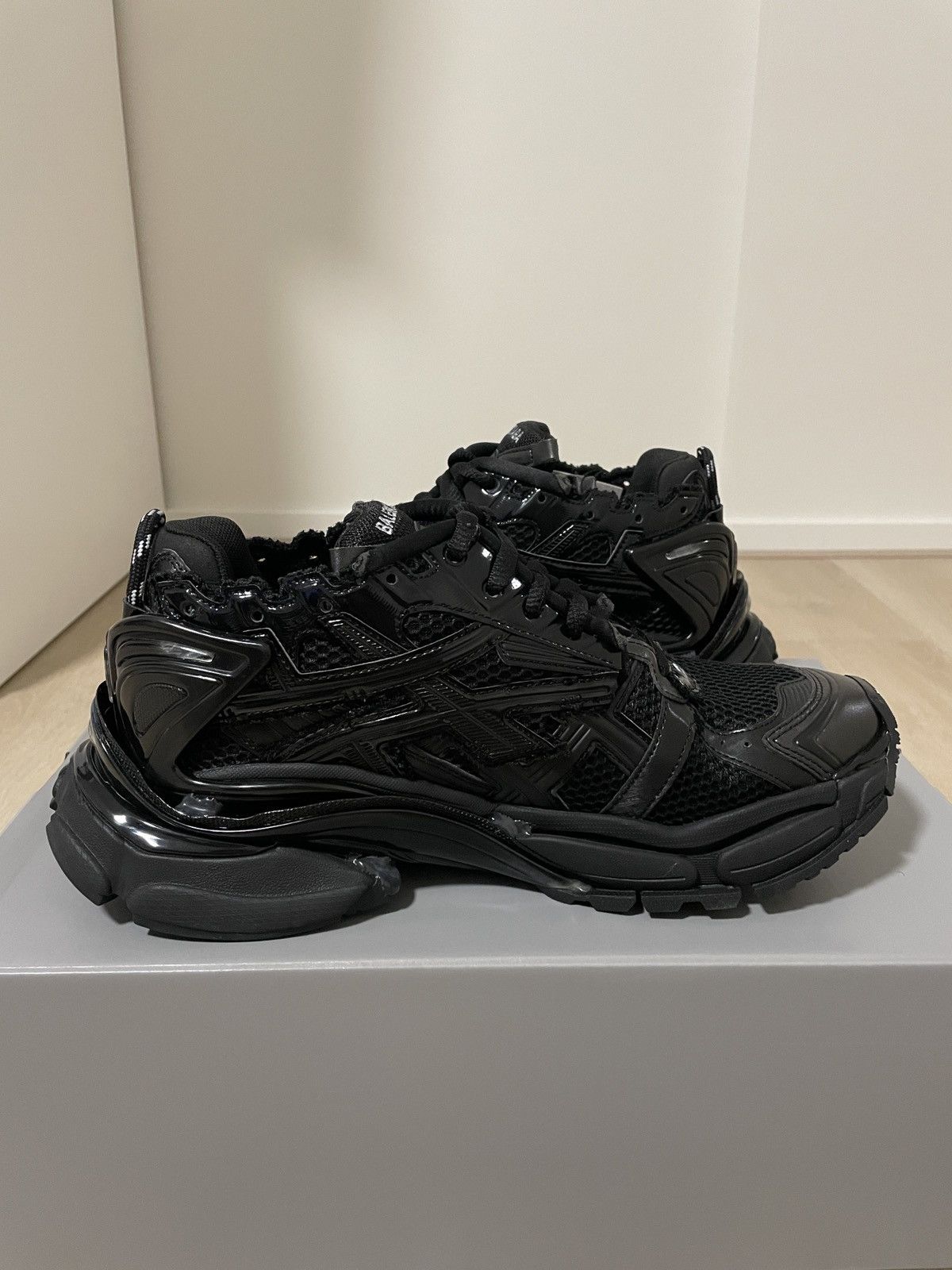balenciaga race runner triple black