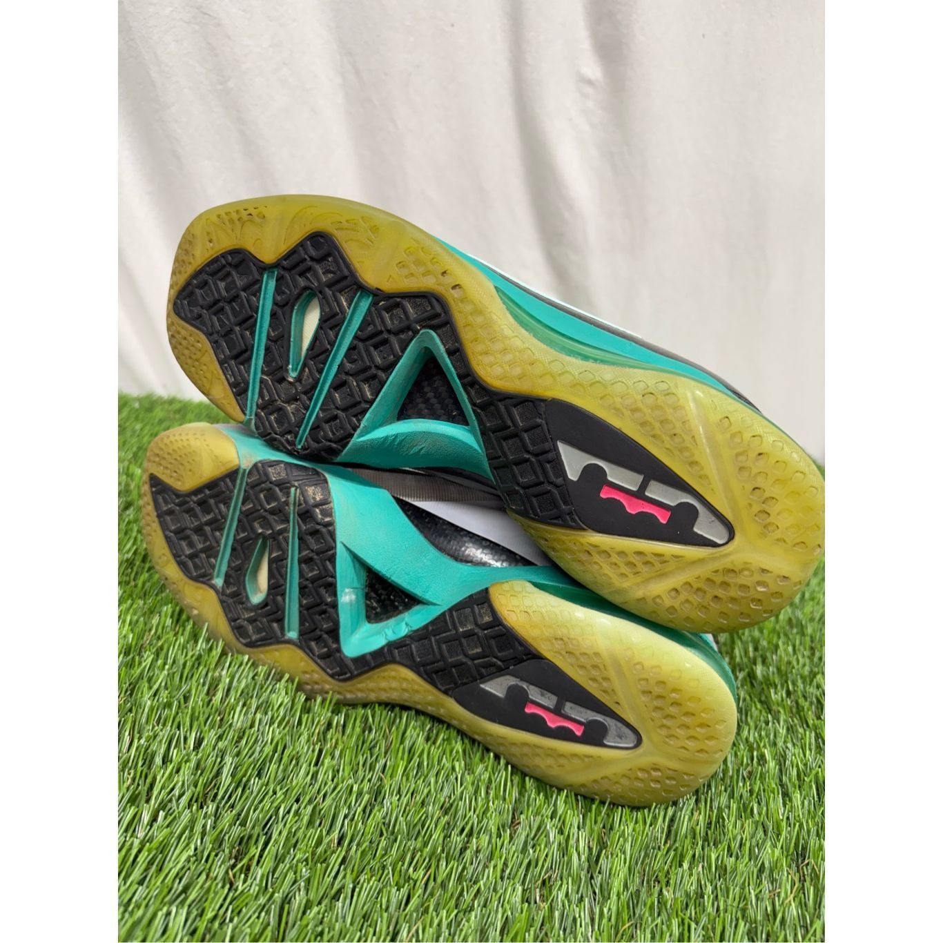 Nike Size 9.5 - Nike LeBron 9 P.S. Elite South Beach Grey Suede ( Size US 9.5 / EU 42-43 - 5 Thumbnail