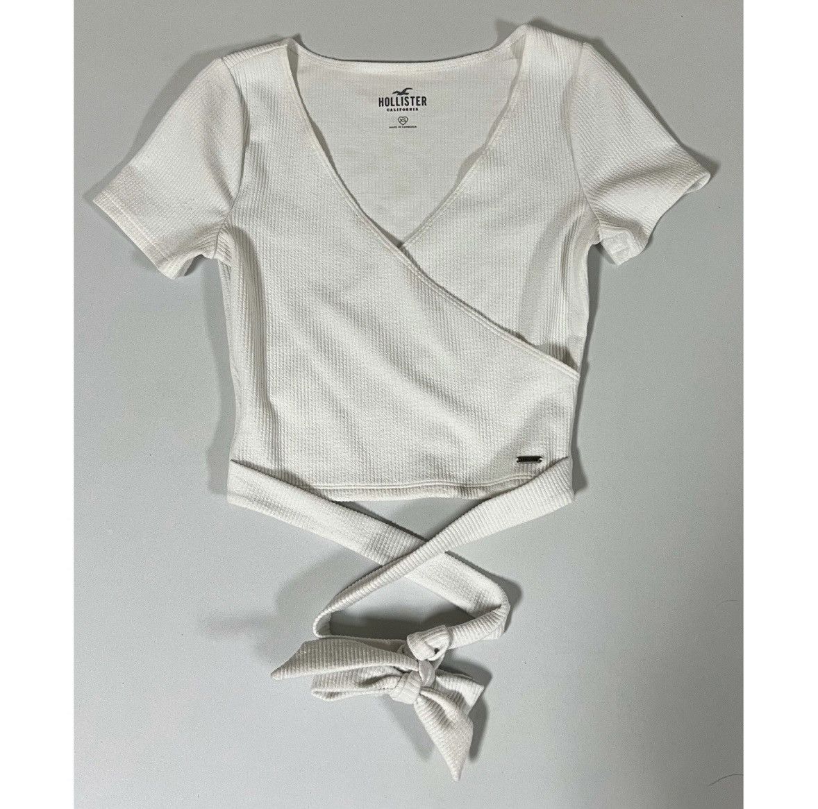 Hollister Hollister White V-Neck Wrap-Around Shirt Top Blouse Tee XS🤍✨ Size XS / US 0-2 / IT 36-38 - 2 Thumbnail